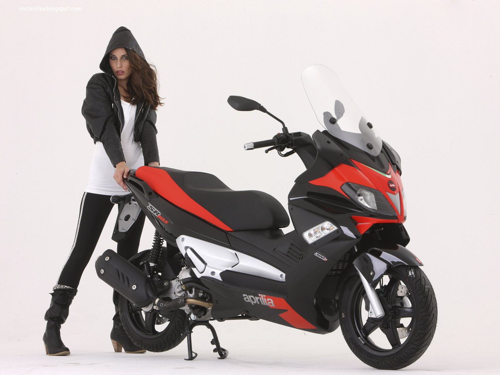 scooter, aprilia, urbana, mujer, morena, 720P, max, HD Wallpaper