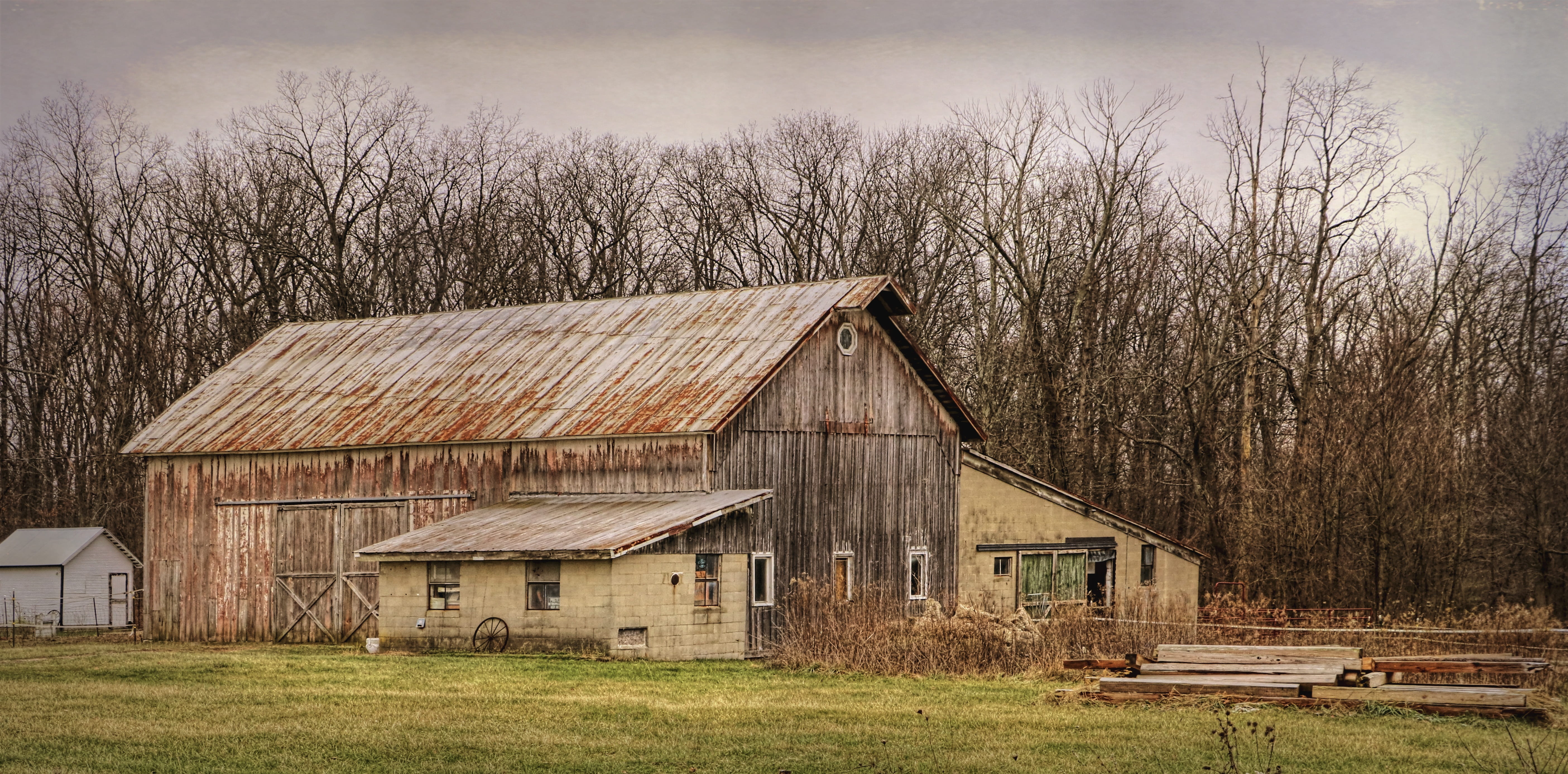nature, outdoors, cloudy, sky, no people, wood - material, barn, landscape, sturgell, built structure, farmhouse, county, trees, rural, rustic, building exterior, HD Wallpaper
