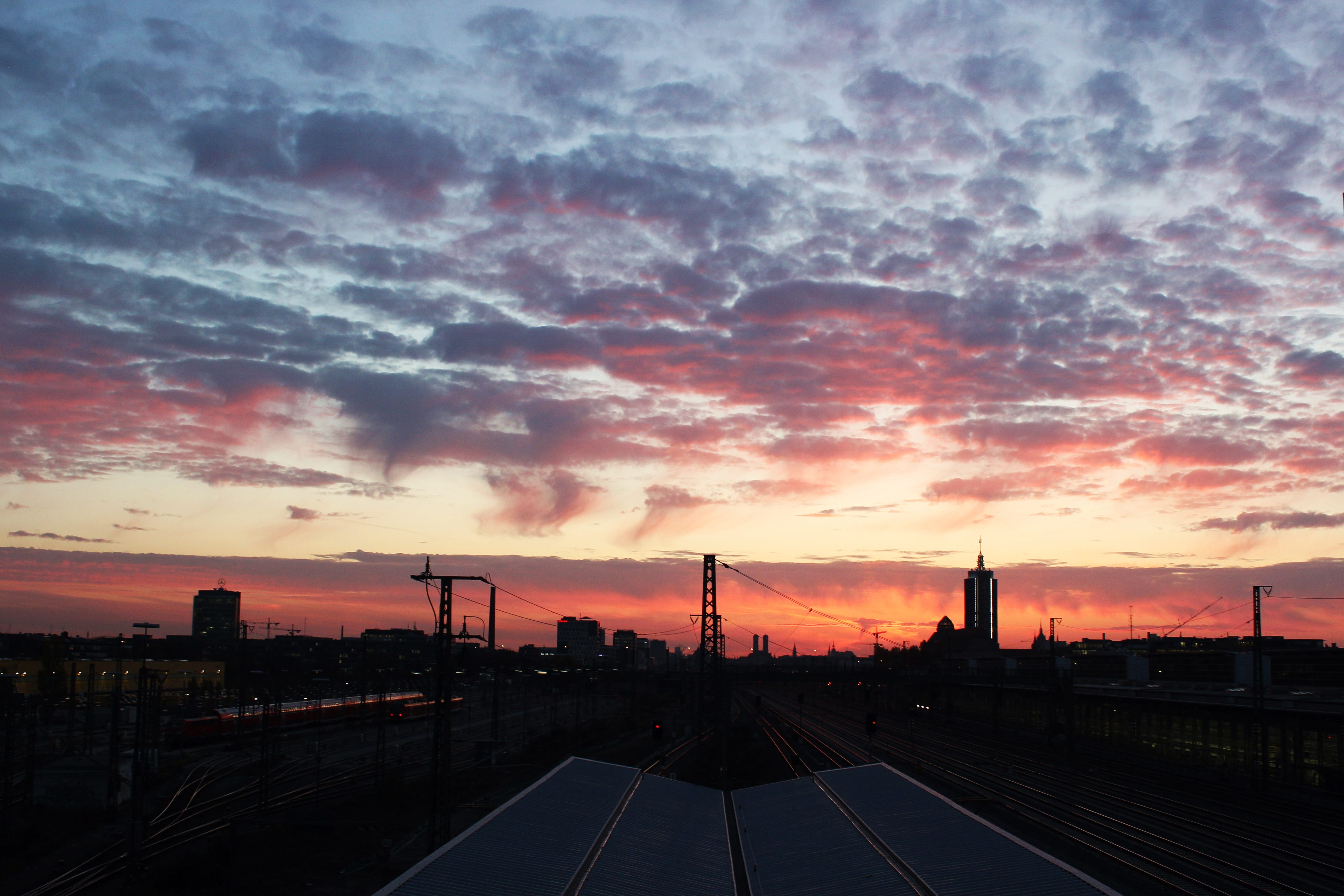 silhouette, nature, sonnenuntergang, 5K, sundowner, skyline, rail transportation, no people, stadt, architecture, münchen, outdoors, orange color, built structure, HD Wallpaper