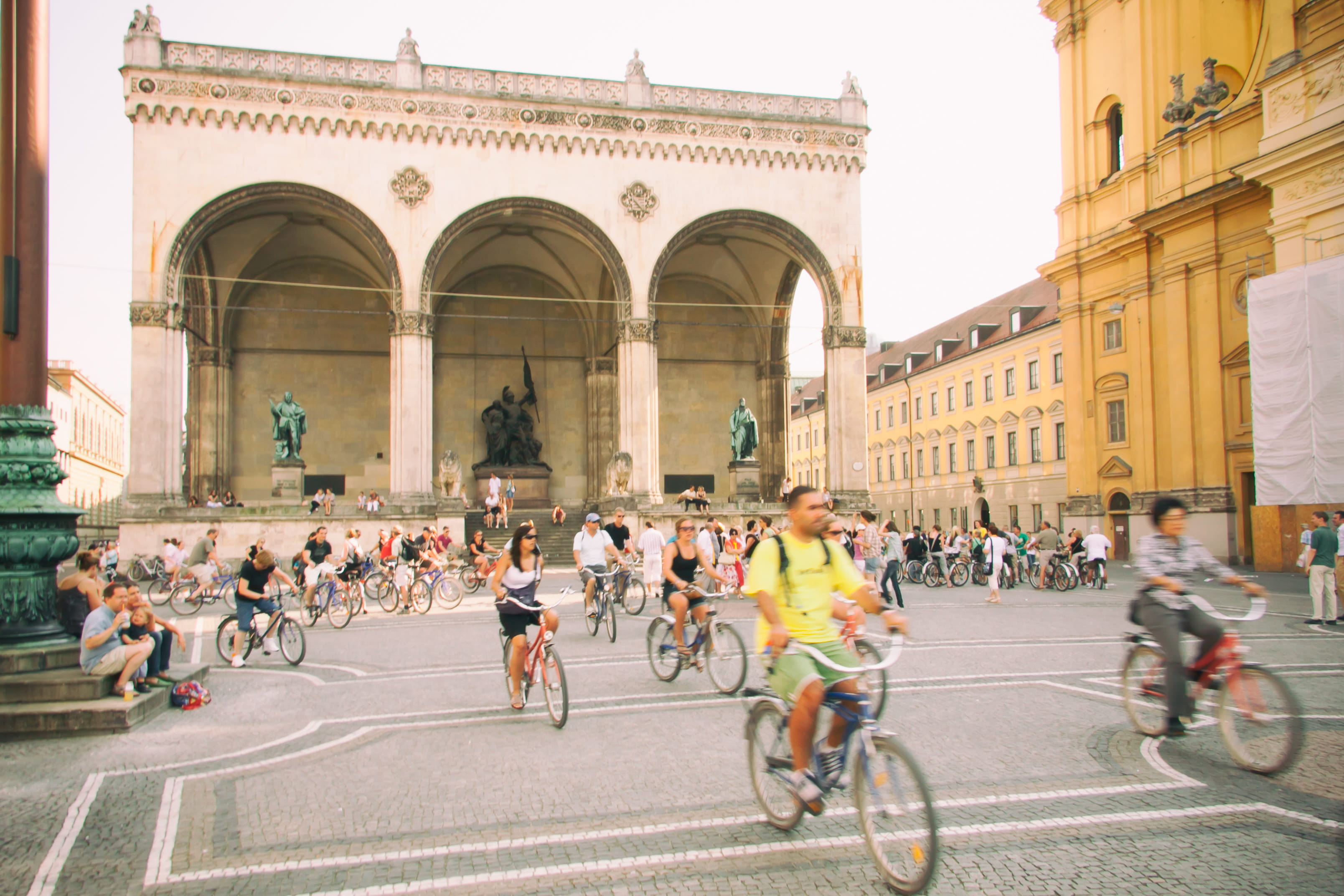 sight, women, sun, cities, day, arch, bicycle, bavaria, people, activity, large group of people, transport, lifestyle, cyclists, group of people, towns, HD Wallpaper