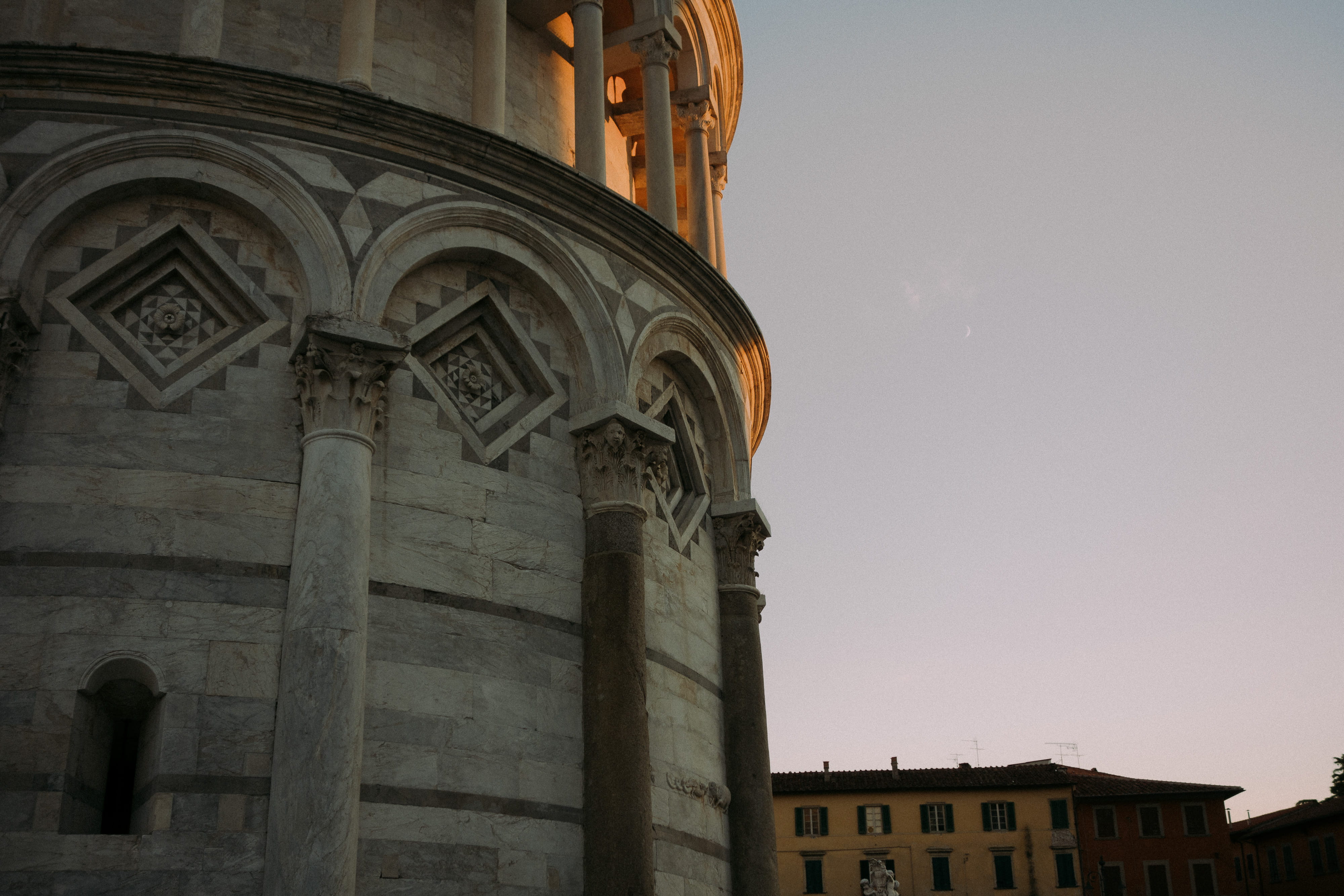 sights, kultur, travel destinations, europe, low angle view, outdoors, italien, building exterior, travel, architectural column, no people, day, arch, sightseeing, HD Wallpaper