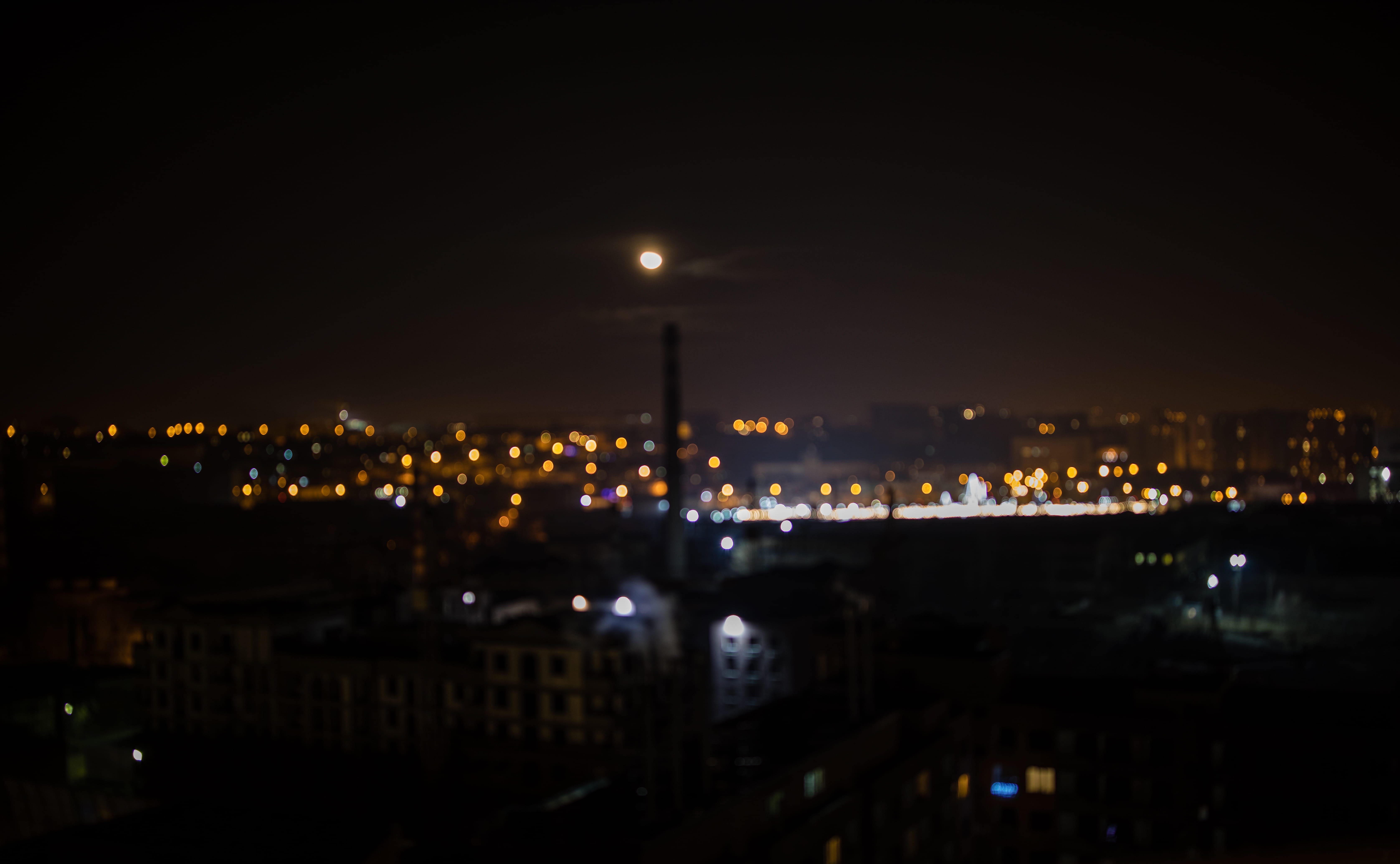 copy space, blur, focus, buildings, lighting equipment, reflection, illuminated, night, city, built structure, cityscape, glowing, building, outdoors, city life, HD Wallpaper