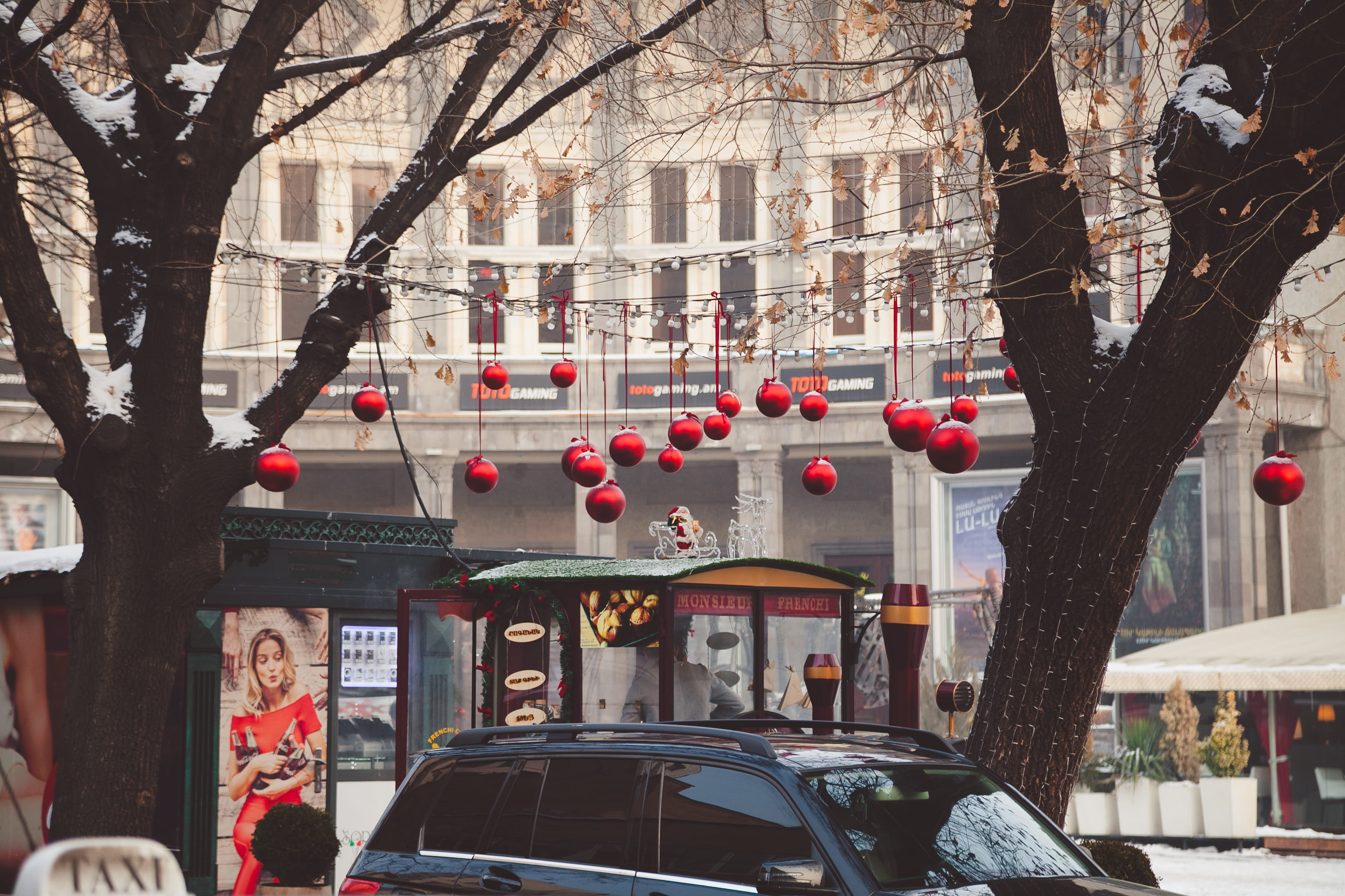 city, lantern, january, building, new year, architecture, hanging, incidental people, urban, day, mode of transportation, car, tree, armenia, red, christmas, HD Wallpaper