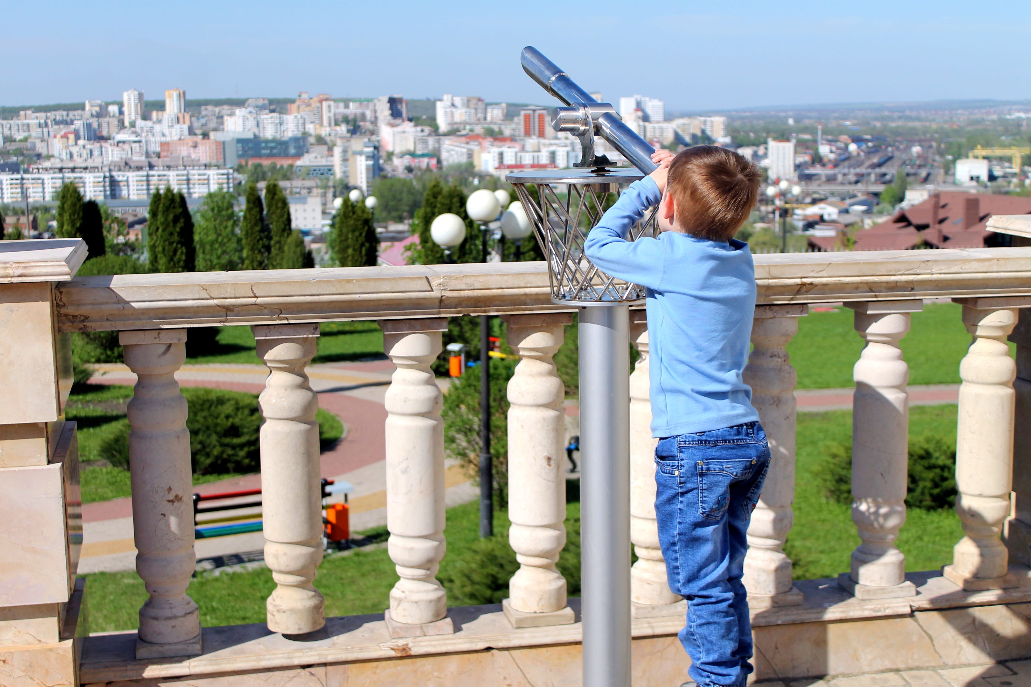 outdoors, childhood, city, kid, residential district, summer, standing, day, real people, observation deck, architecture, leisure activity, building exterior, HD Wallpaper