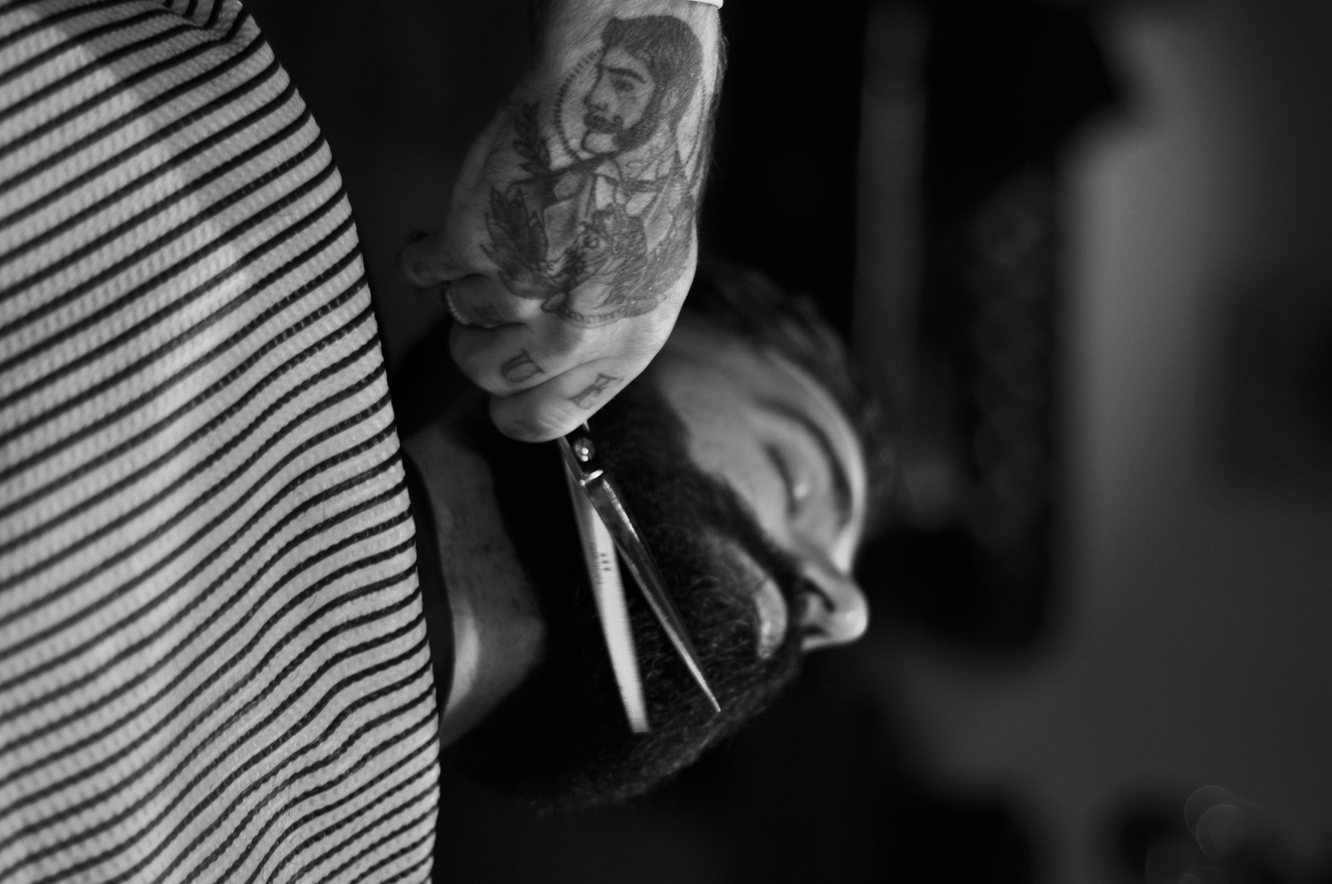 real people, person, focus on foreground, grayscale, 4K, two people, s, human hand, people, adult, males, close-up, emotion, trimming, hand, photography, HD Wallpaper