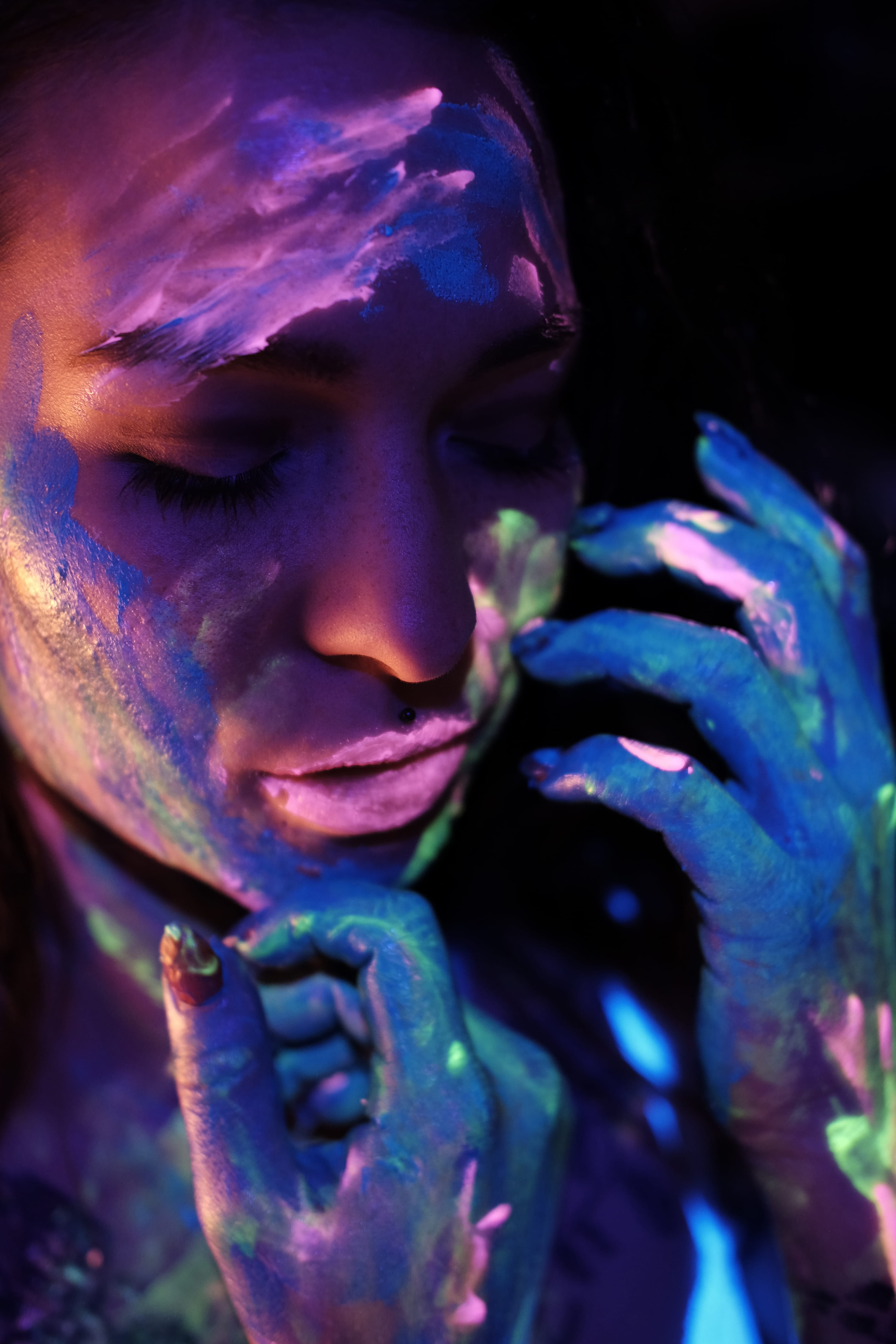 portrait, young adult, face paint, body part, headshot, eyes closed, indoors, neonlight, 2018, photoshop, purple, body paint, women, blue, real people, Phone HD Wallpaper