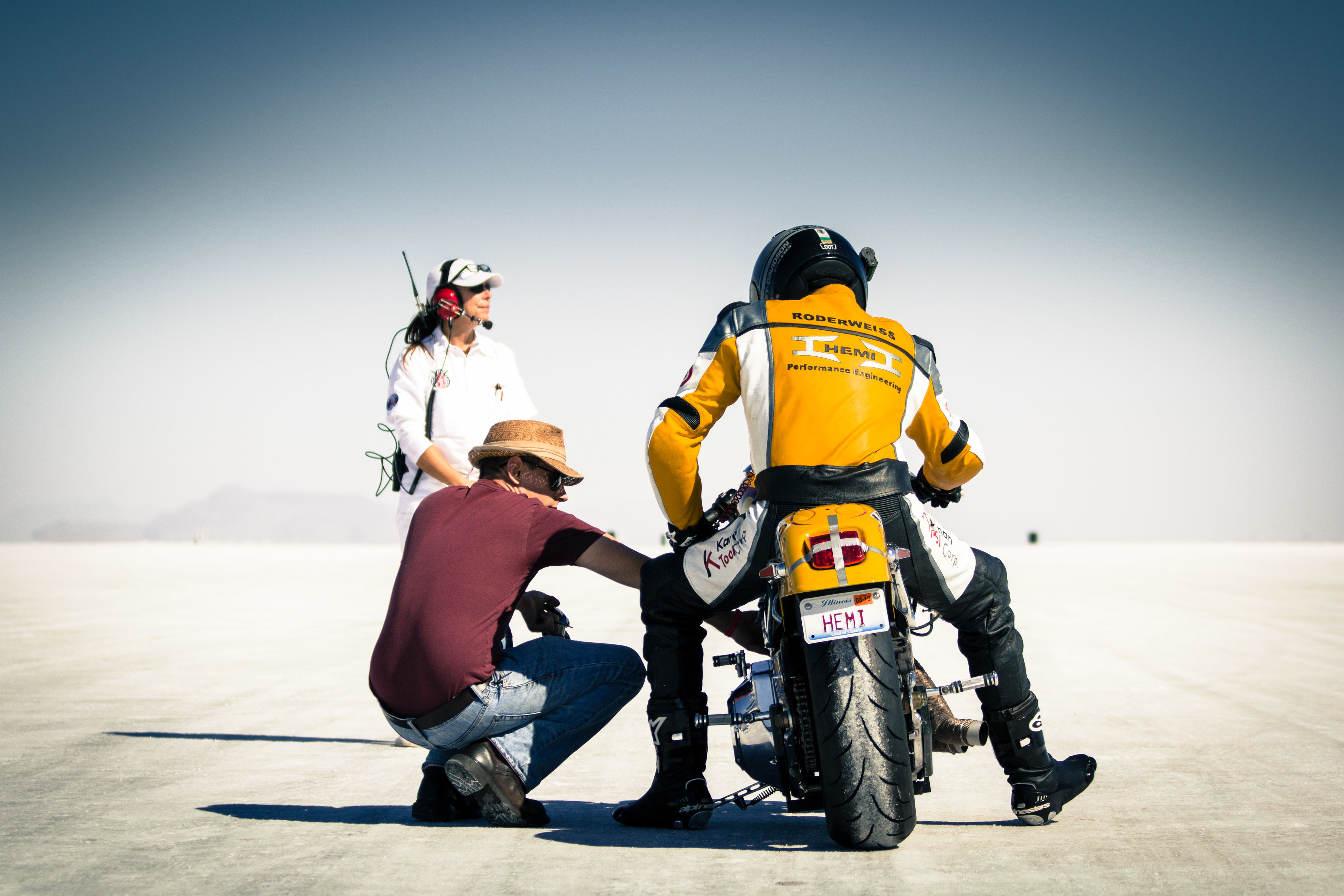 4K, usa, race, mountain, utah, bonneville salt flats, desert, HD Wallpaper