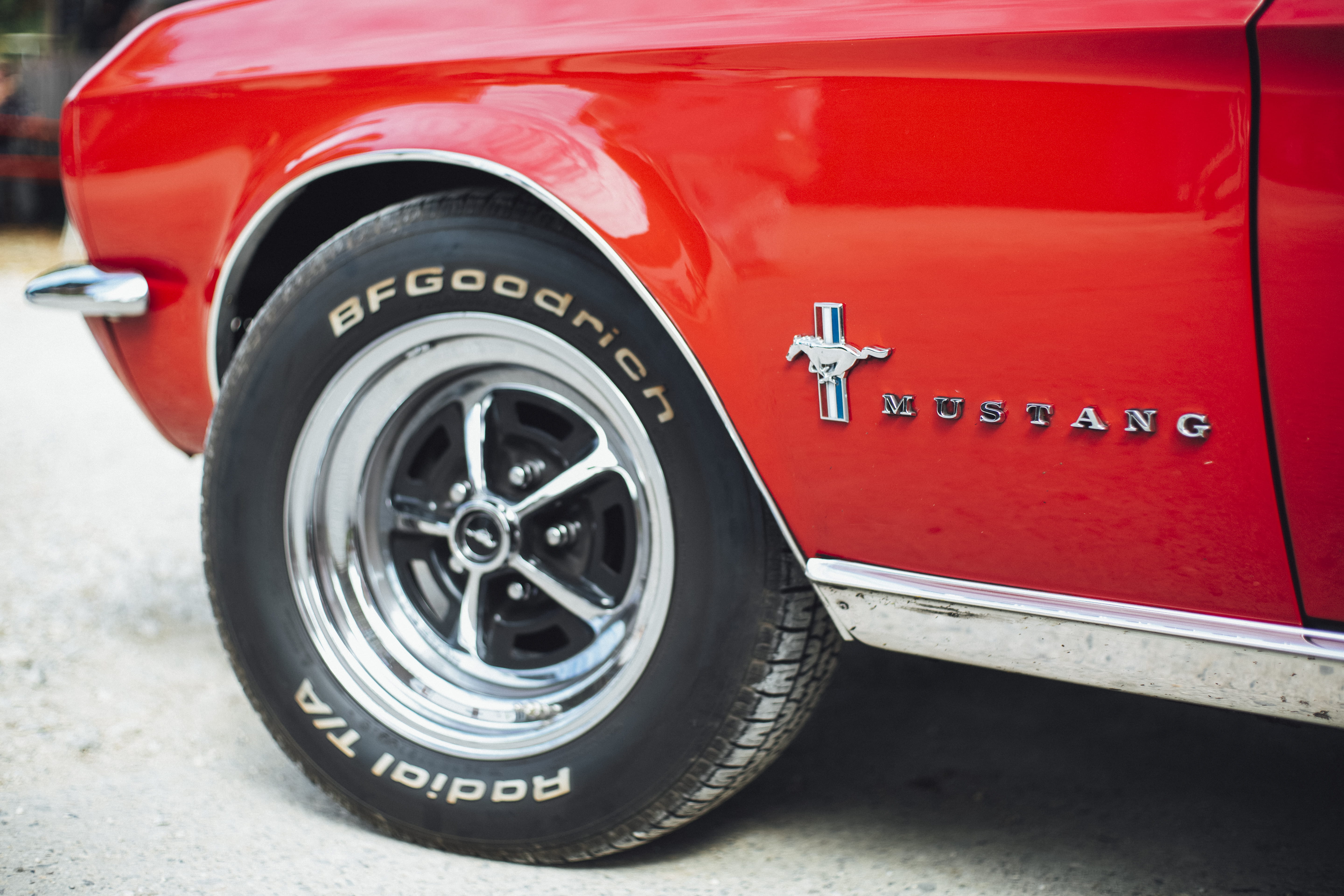 city, wheel, design, sign, chrome, photography, metal, accidents and disasters, ford mustang, close-up, silver colored, style, tire, street, travel, red, HD Wallpaper