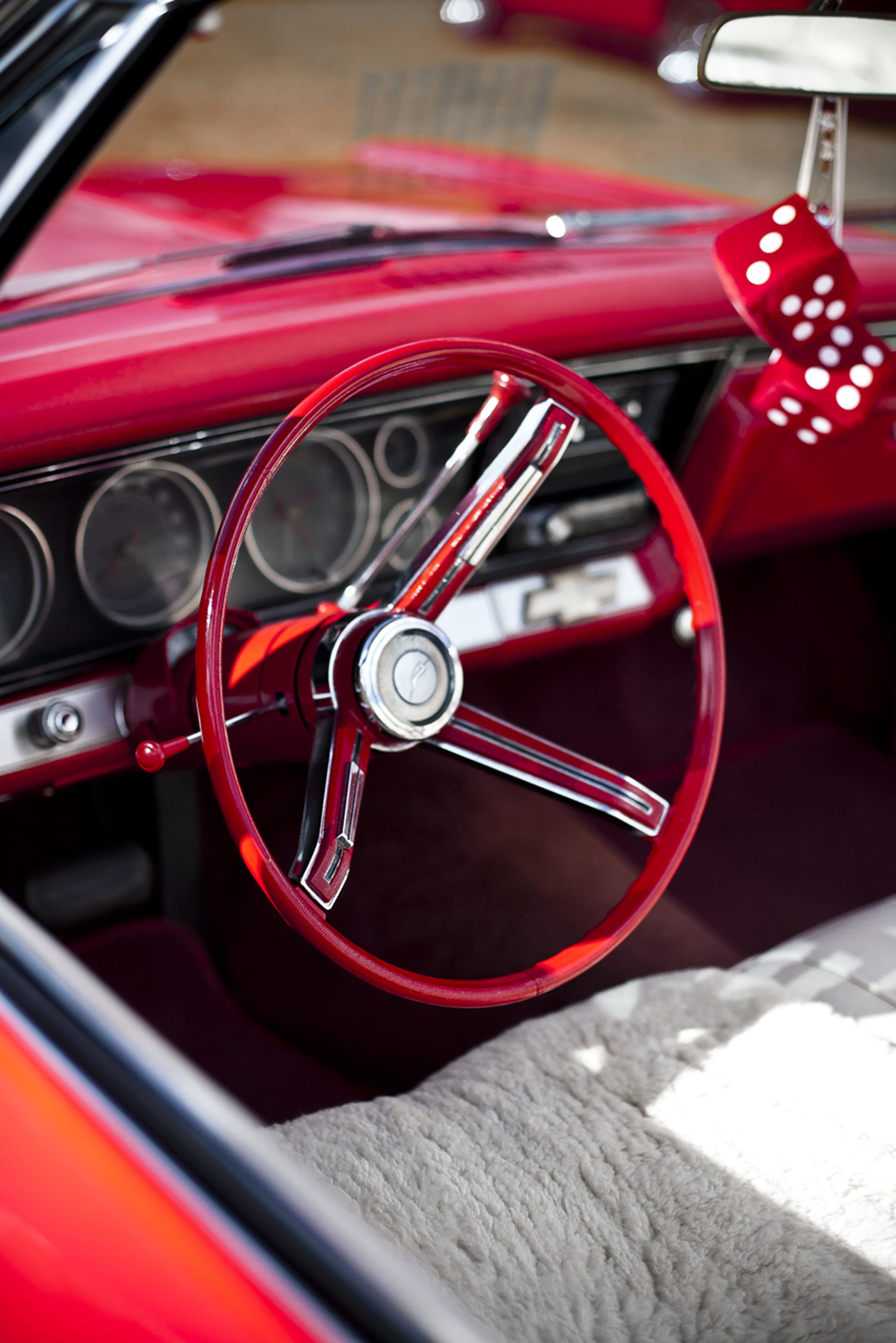 vintage, photography, car, wheel, classic car, vehicle, antique, outdoors, classic cars, luxury, mode of transportation, cockpit, 5K, automobiles, steering wheel, Phone HD Wallpaper