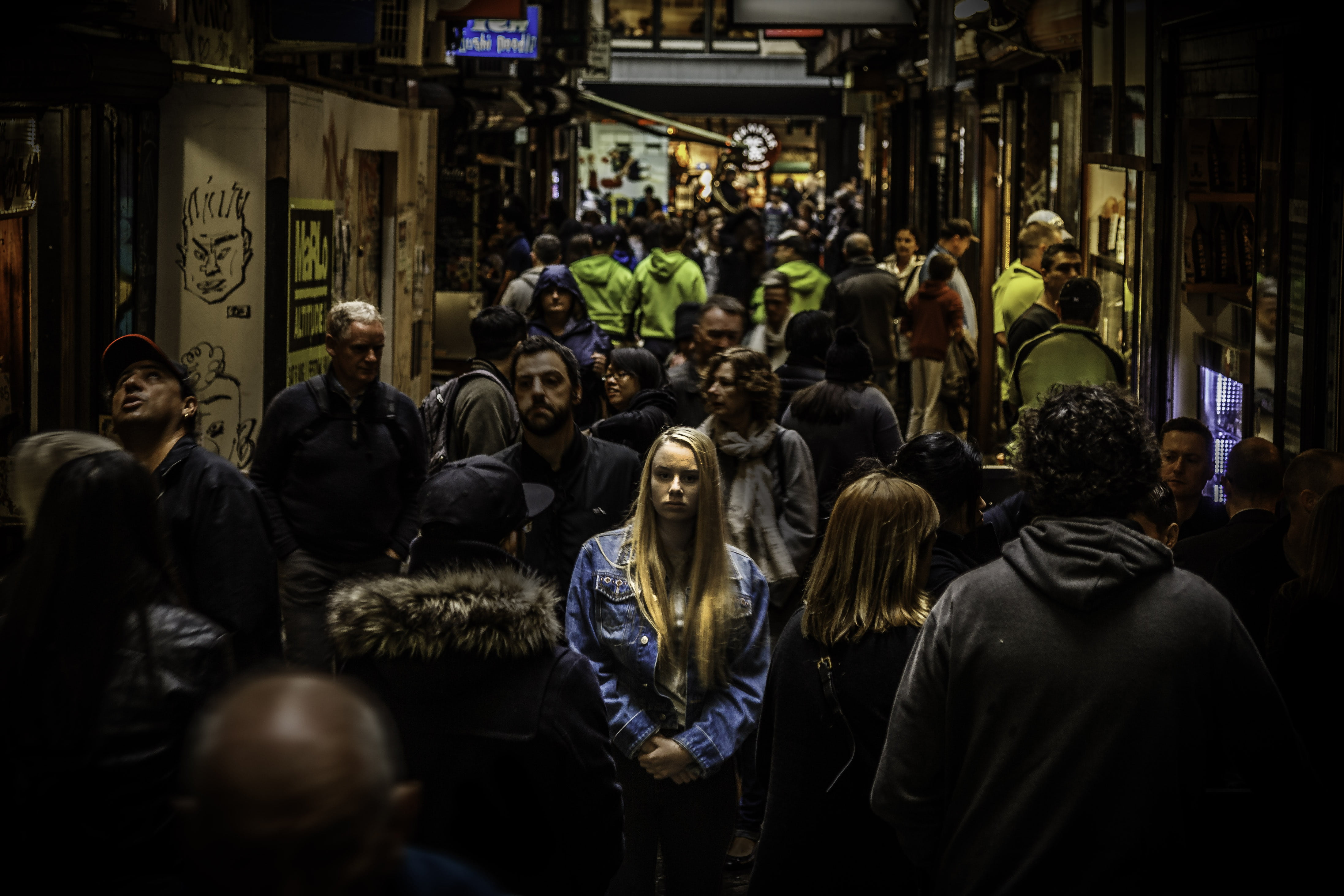 lifestyles, leisure activity, street, crowd, walking, casual clothing, real people, city, crowded, men, editorial, stress, consumerism, large group of people, HD Wallpaper