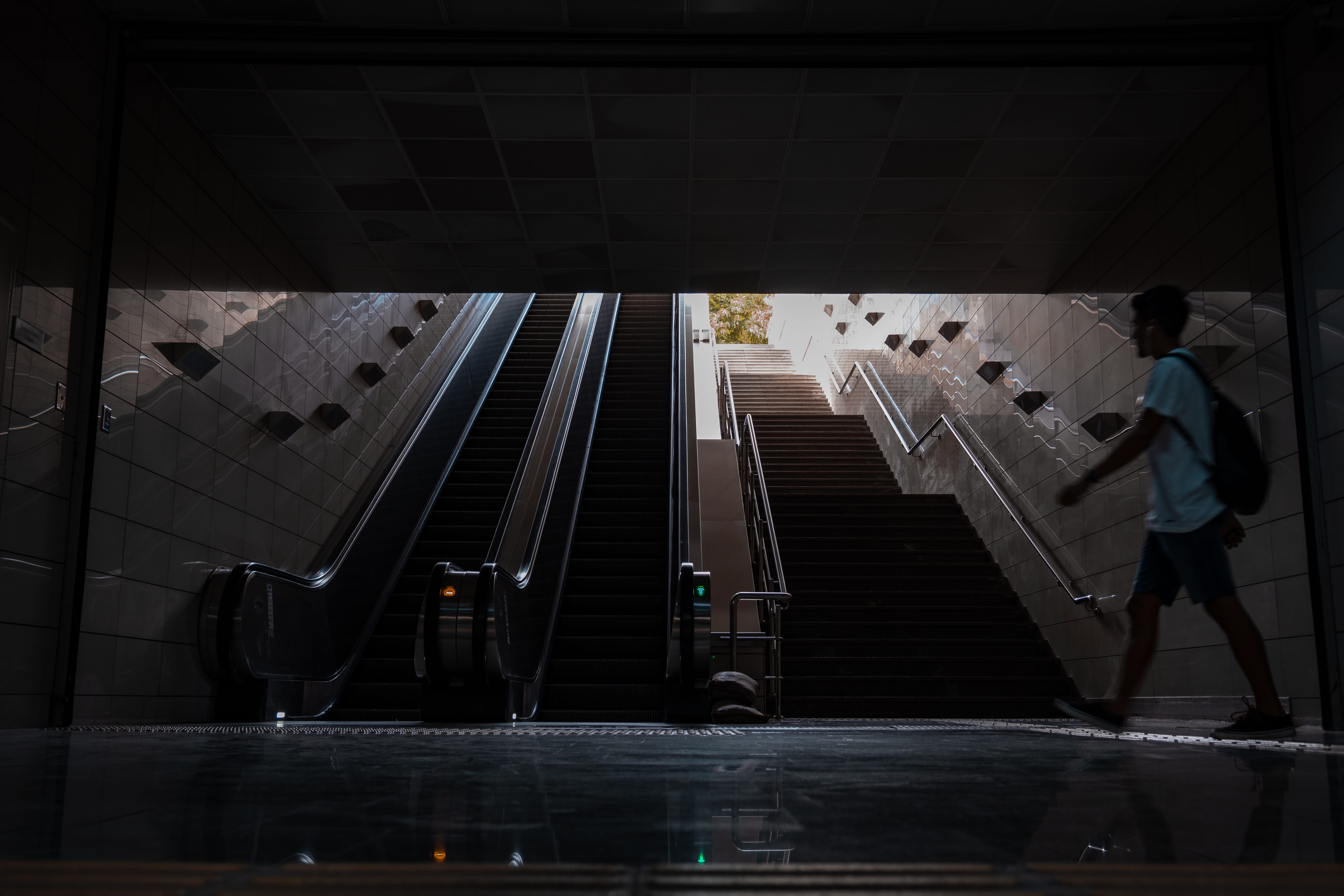 reflection, architecture, lifestyles, rear view, standing, one person, transportation, 5K, city, subway, built structure, full length, railing, escalator, HD Wallpaper