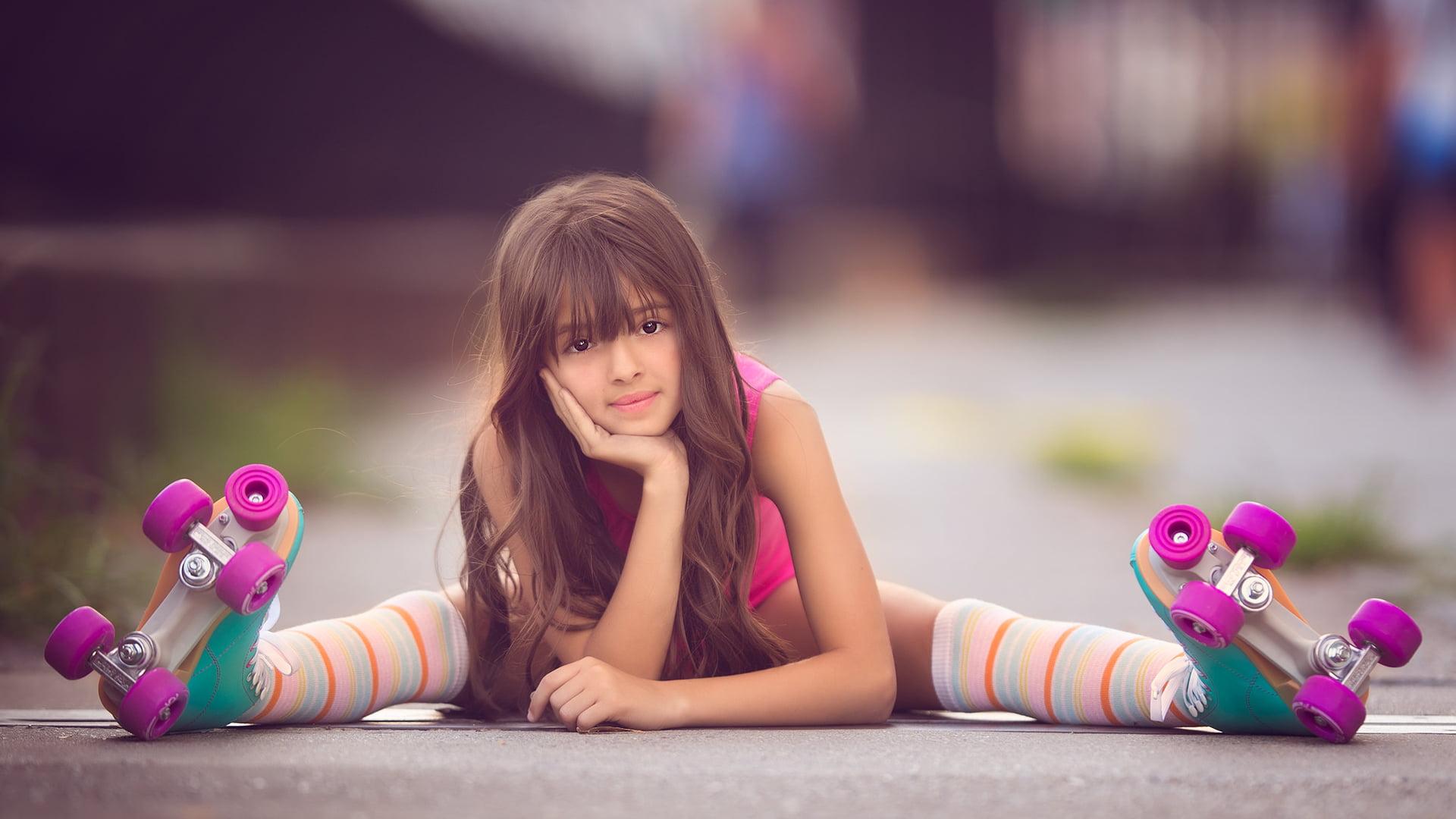 pose, girls, focus on foreground, style, 1080P, women, long hair, offspring, teenager, skater, hairstyle, innocence, smiling, full length, one person, HD Wallpaper