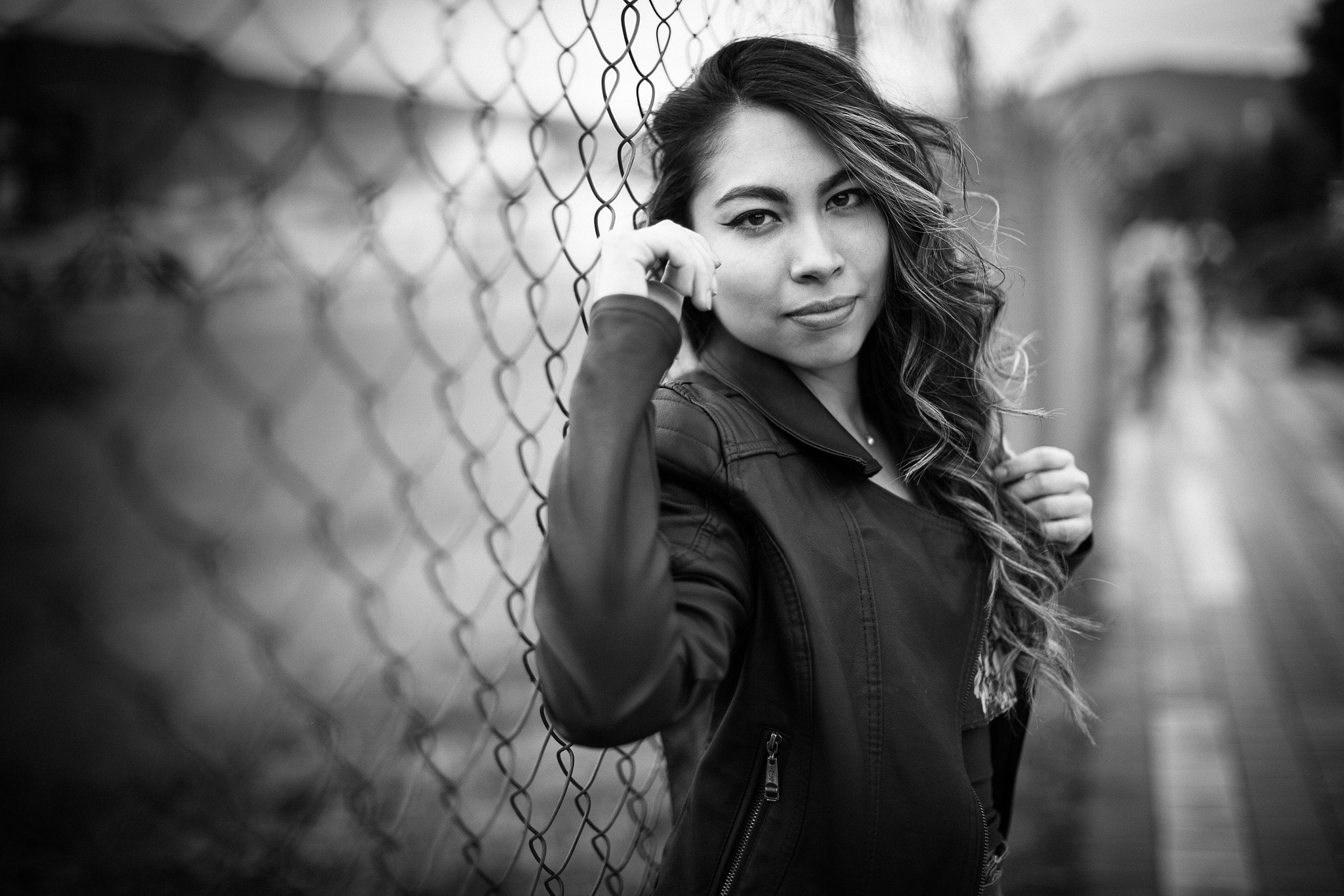 young women, leisure activity, clothing, looking at camera, fence, beauty, beautiful woman, contemplation, chainlink fence, young adult, monochrome, standing, HD Wallpaper