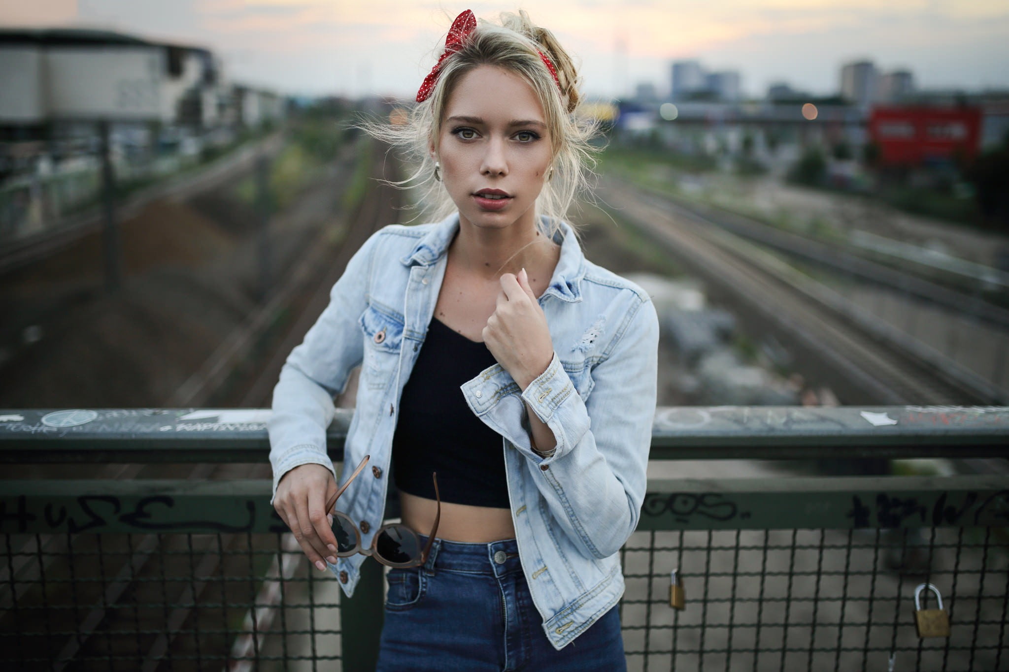 track, hairstyle, women, skinny, looking at camera, lifestyles, beautiful woman, beauty, rail transportation, railroad track, leisure activity, hair, architecture, HD Wallpaper