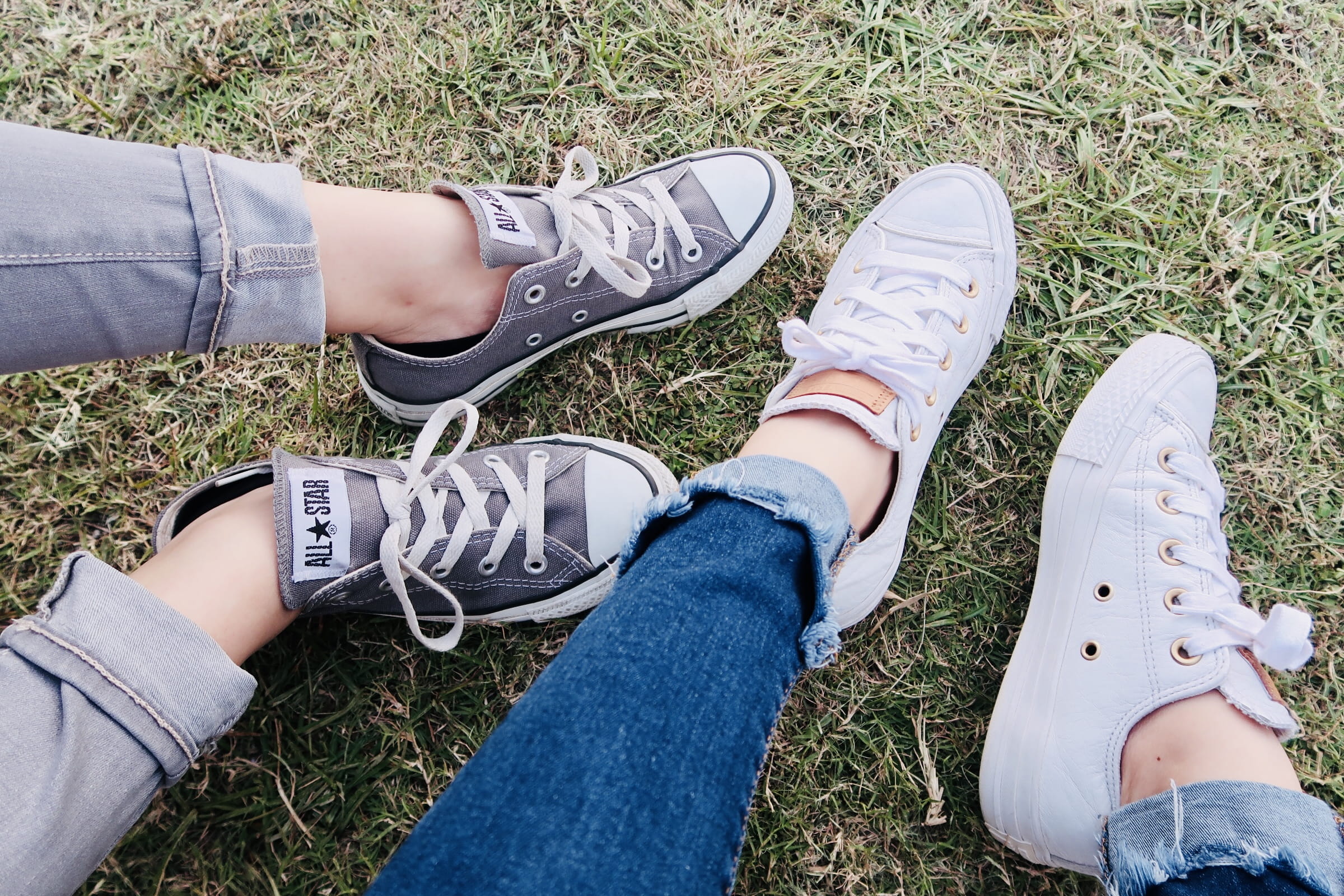 women, low section, jeans, converse, 1080P, two people, footwear, personal perspective, wear, day, casual clothing, grass, girl, teenager, feet, allstar, HD Wallpaper