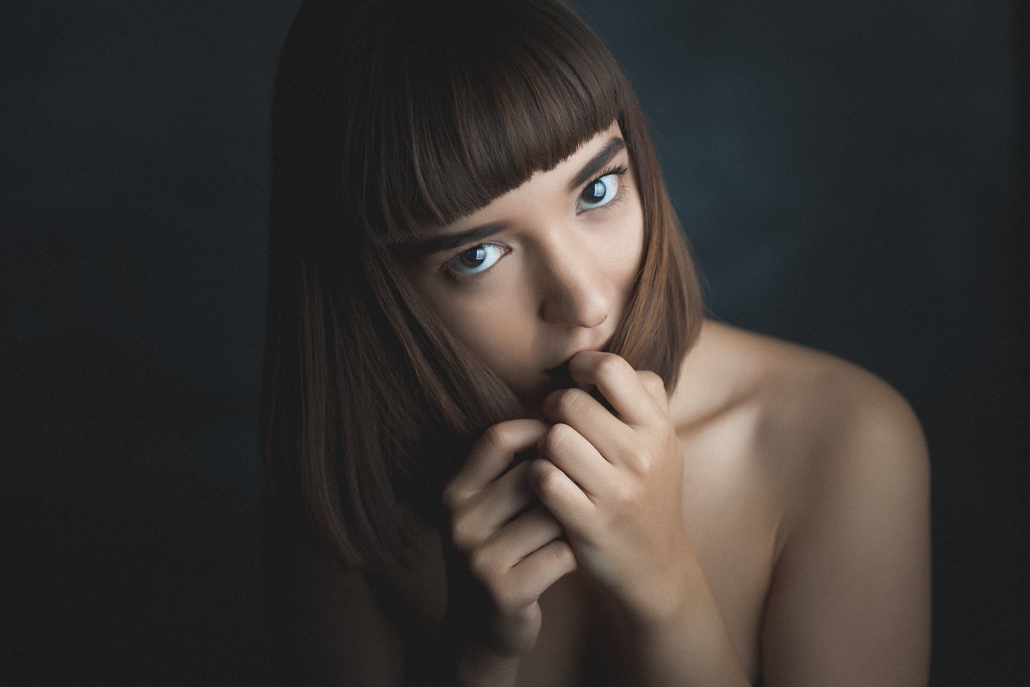 Esteban Montoya, bare shoulders, 1080P, human face, hairstyle, hand, indoors, face, beautiful people, women, looking at camera, beauty, black background, HD Wallpaper