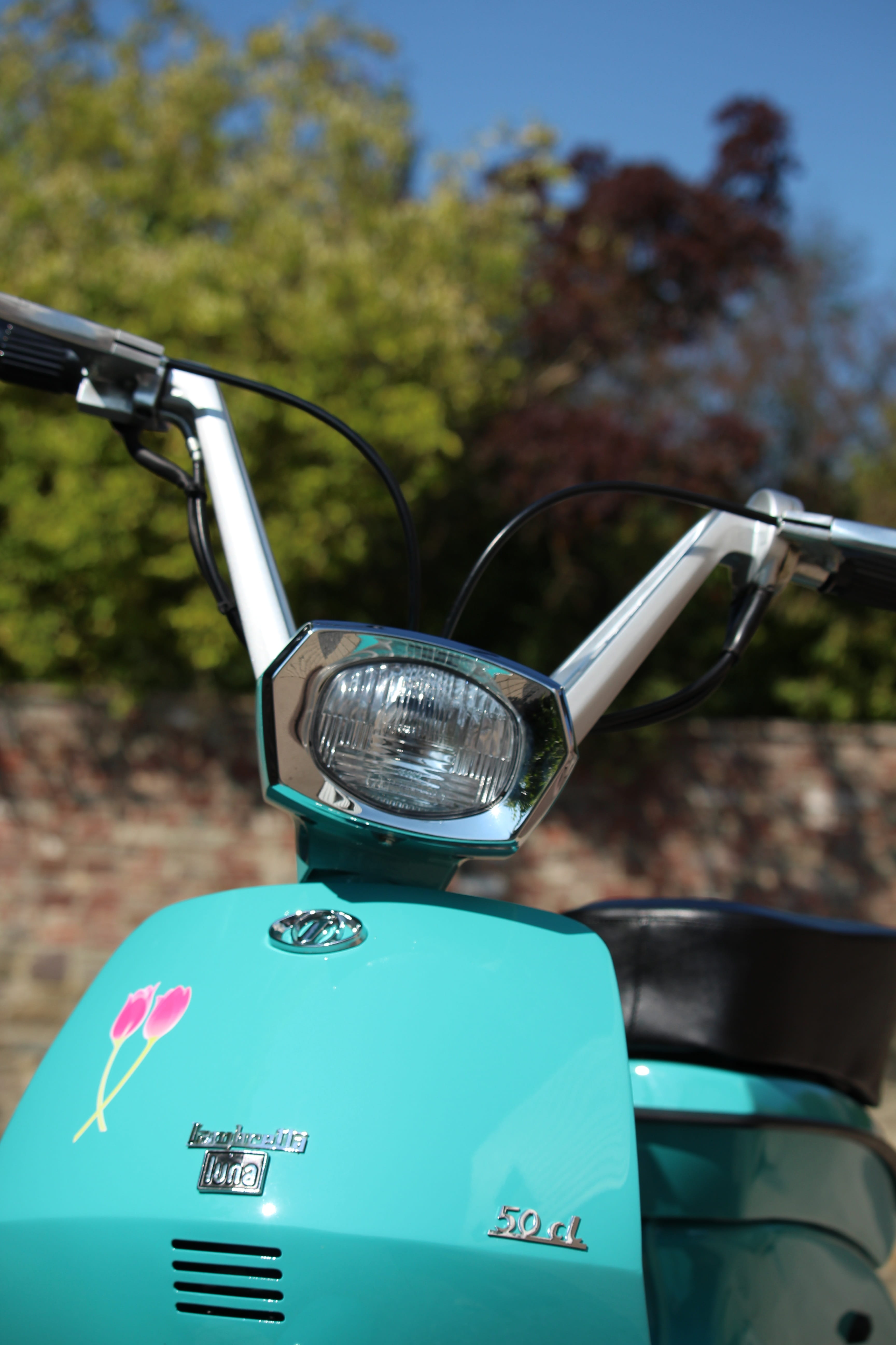 blue, no people, nature, focus on foreground, lambretta him, handle, outdoors, dolce vita, day, silver colored, 5K, innocenti, stationary, transportation, Phone HD Wallpaper