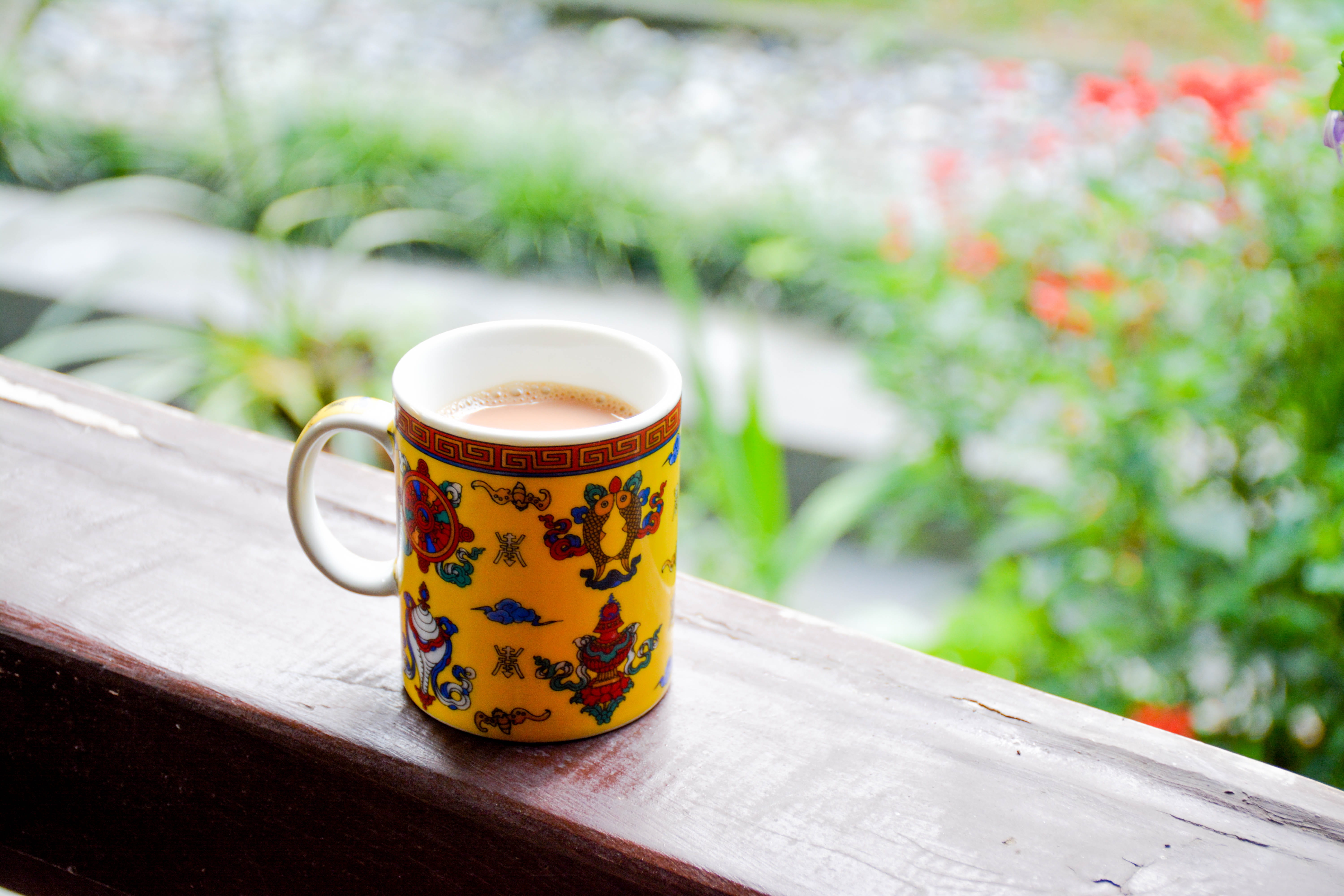 ceramics, focus on foreground, chai, tea cup, drink, close-up, sikkim, coffee - drink, floral pattern, tray, outdoors, still life, tea - hot drink, coffee cup, HD Wallpaper
