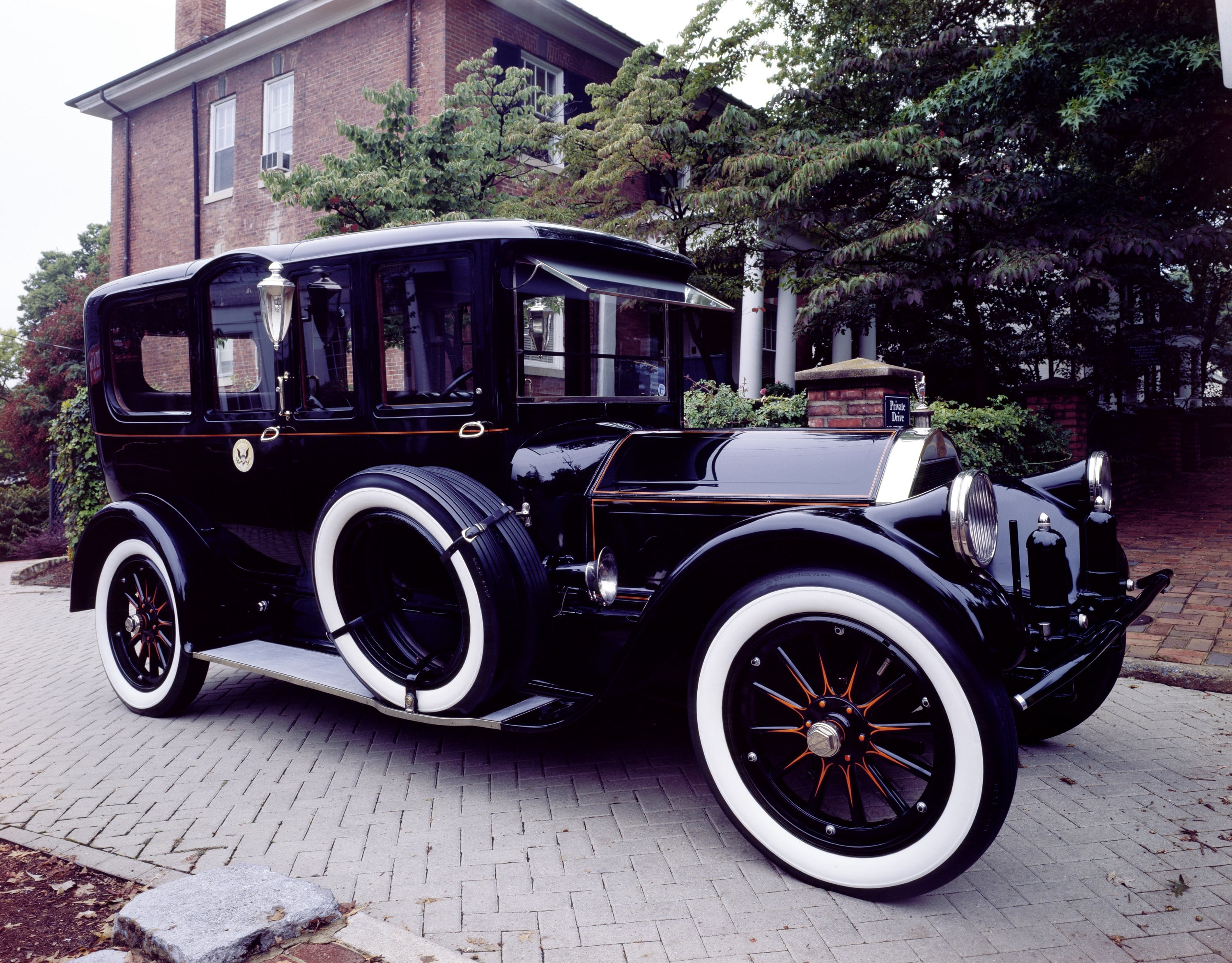 transportation, tree, vehicle, day, no people, outdoors, building exterior, land vehicle, driveway, street, plant, vintage, retro, city, building, woodrow wilson, HD Wallpaper