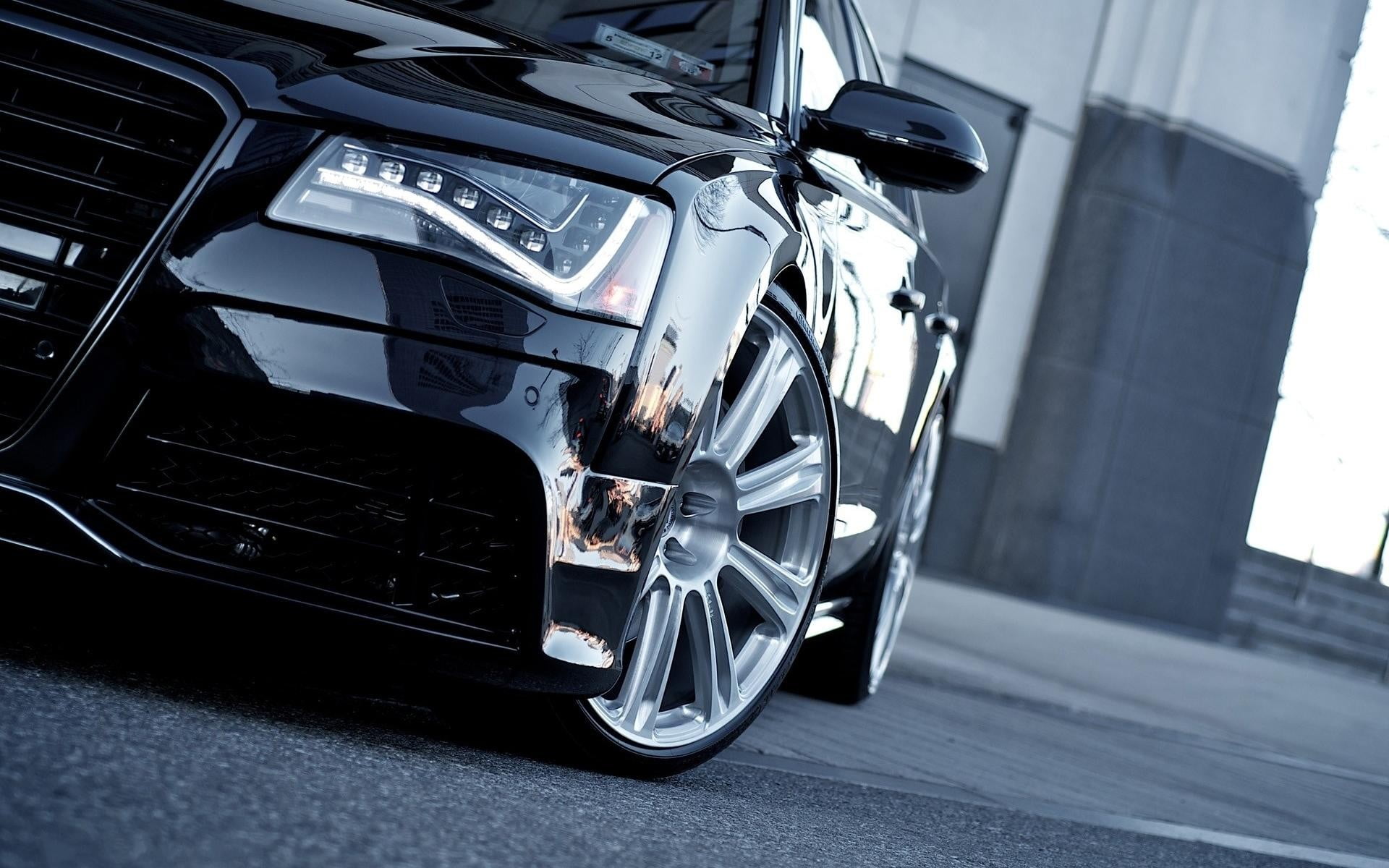 silver colored, modern, wheel, Audi, luxury, day, road, outdoors, stationary, vehicle, transportation, reflection, street, black, no people, chrome, motor vehicle, HD Wallpaper