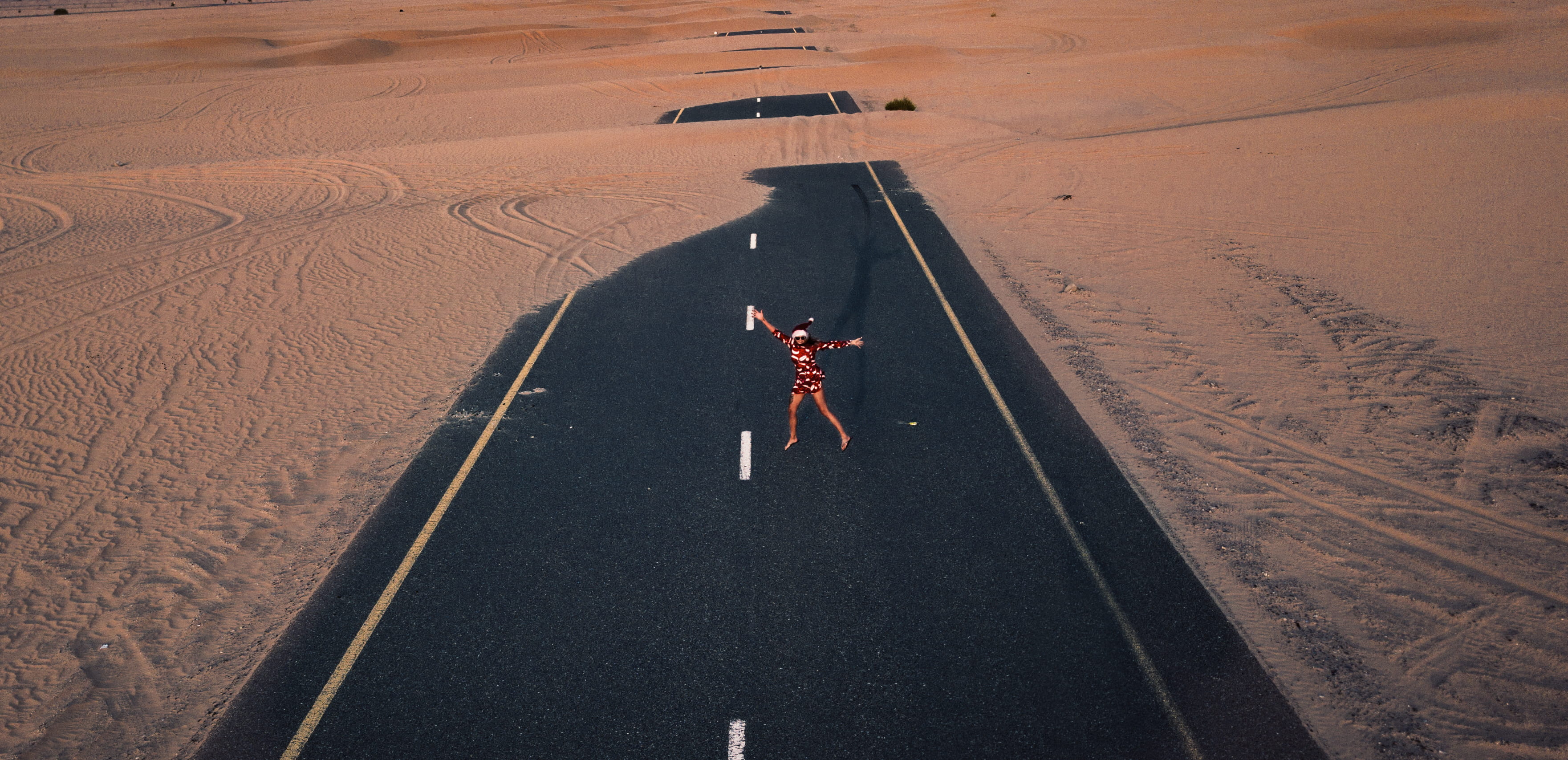 street, desert, full length, travel, nature, santa hat, transportation, drone view, adult, people, santa, high angle view, person, drone, high angle shot, HD Wallpaper