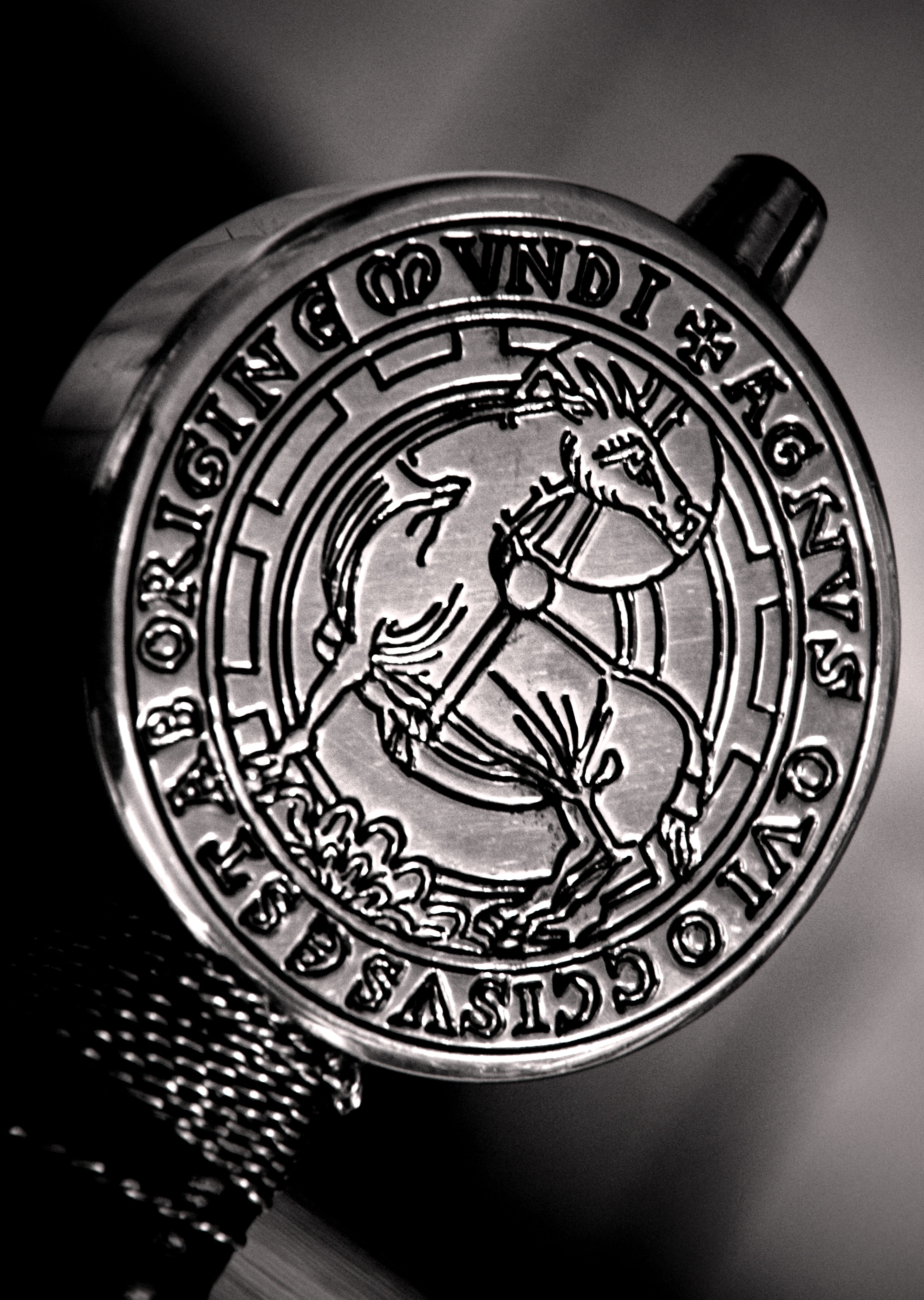 old-fashioned, metal, representation, wealth, finance, currency, communication, Palio, close-up, studio shot, circle, Sword, text, ancient, black background, Phone HD Wallpaper