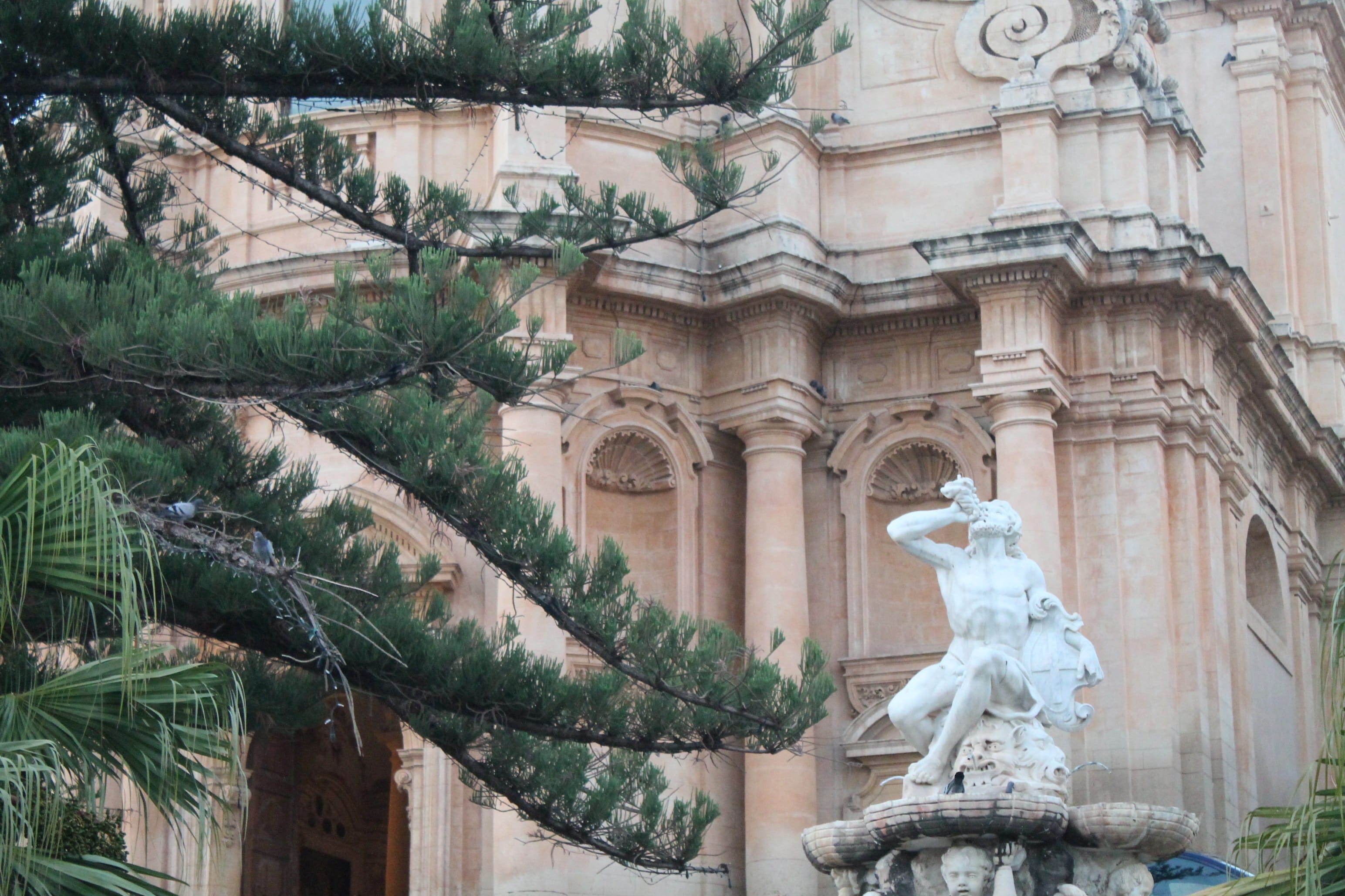 building, representation, architectural column, day, italy, female likeness, building exterior, sicily, creativity, built structure, the past, 2K, plant, HD Wallpaper