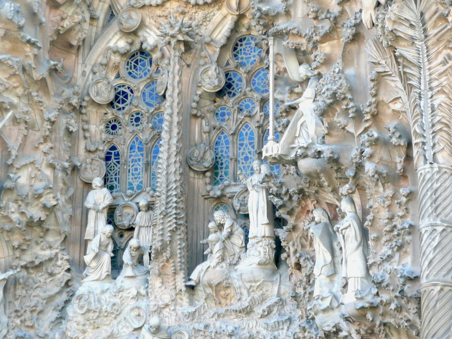 spain, built structure, church, ceiling, travel destinations, low angle view, male likeness, craft, building, sagrada família, ornate, barcelona, place of worship, HD Wallpaper
