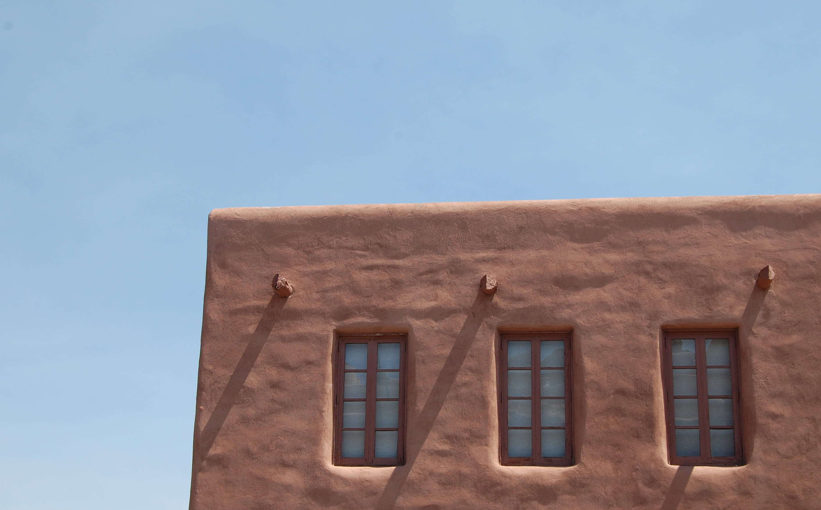 no people, blue, shadows, windows, geometry, one animal, tourism, color, copy space, architecture, low angle view, wall, building construction, day, 2K, HD Wallpaper