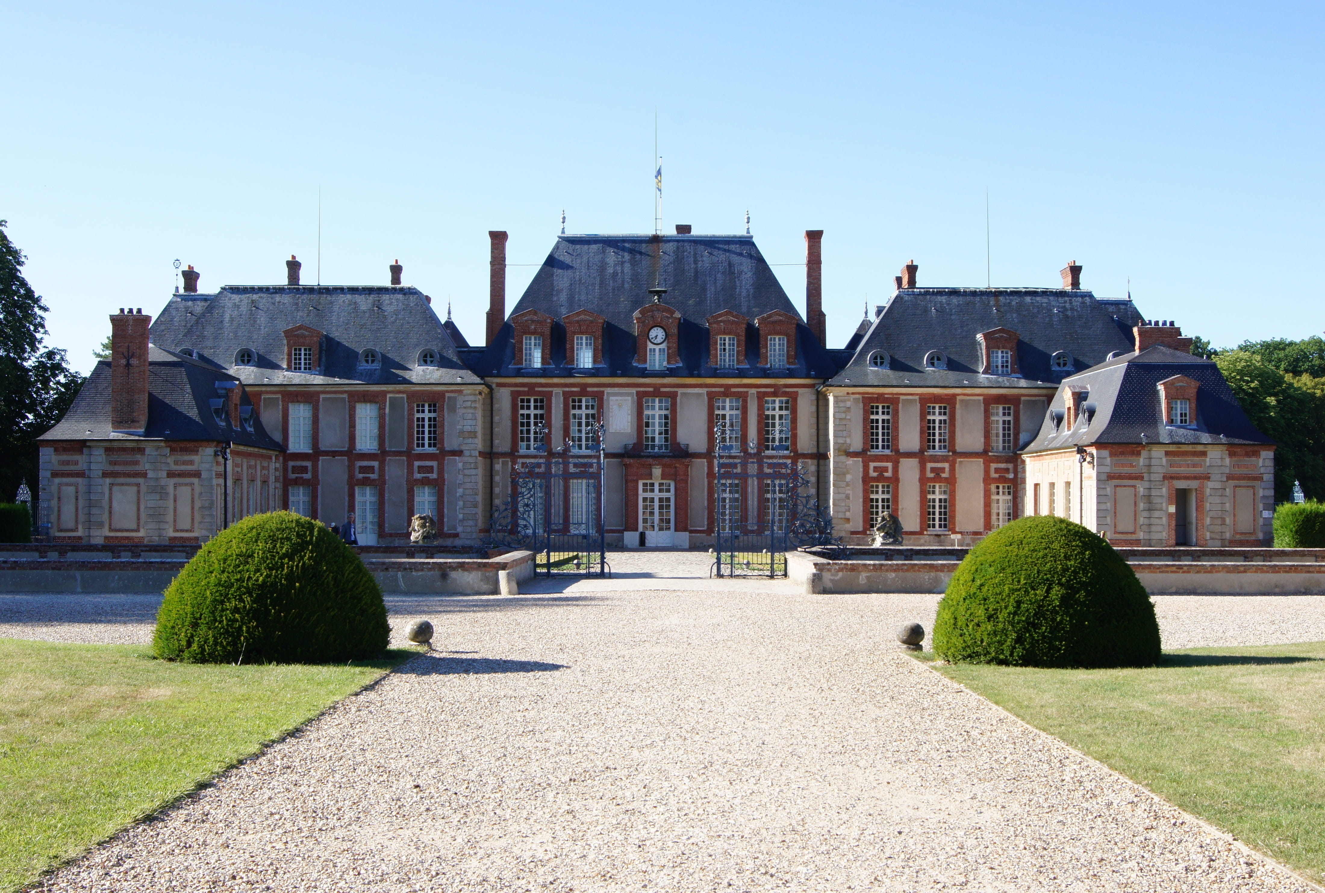 residential district, château de breteuil, mansion, castle, sky, garden path, landmark, clear sky, lawn, no people, Chateau, Architecture, plant, home, HD Wallpaper
