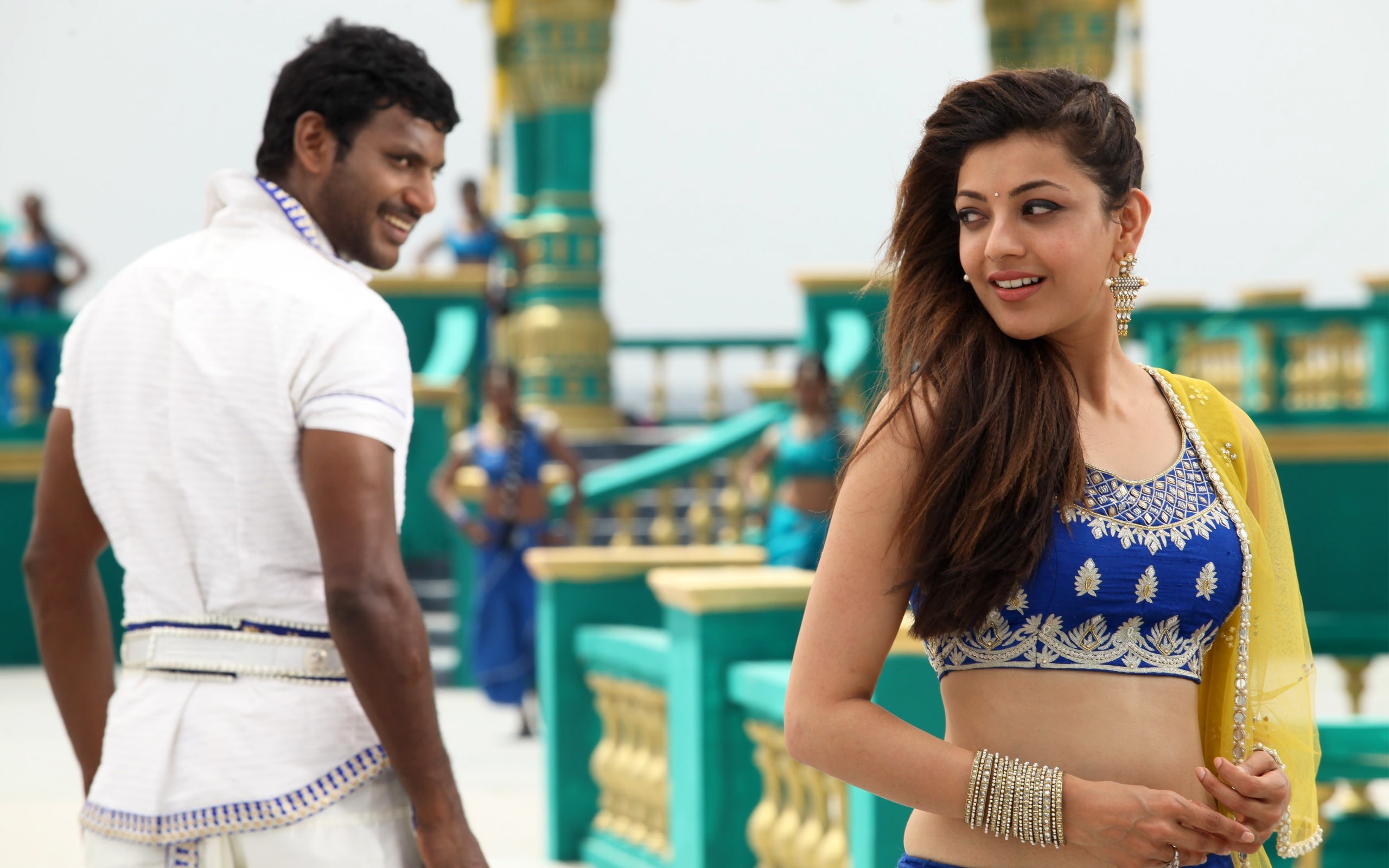 2K, side view, standing, people, casual clothing, lifestyles, young women, Kajal, three quarter length, Puli, Paayum, Vishal, focus on foreground, looking at camera, HD Wallpaper