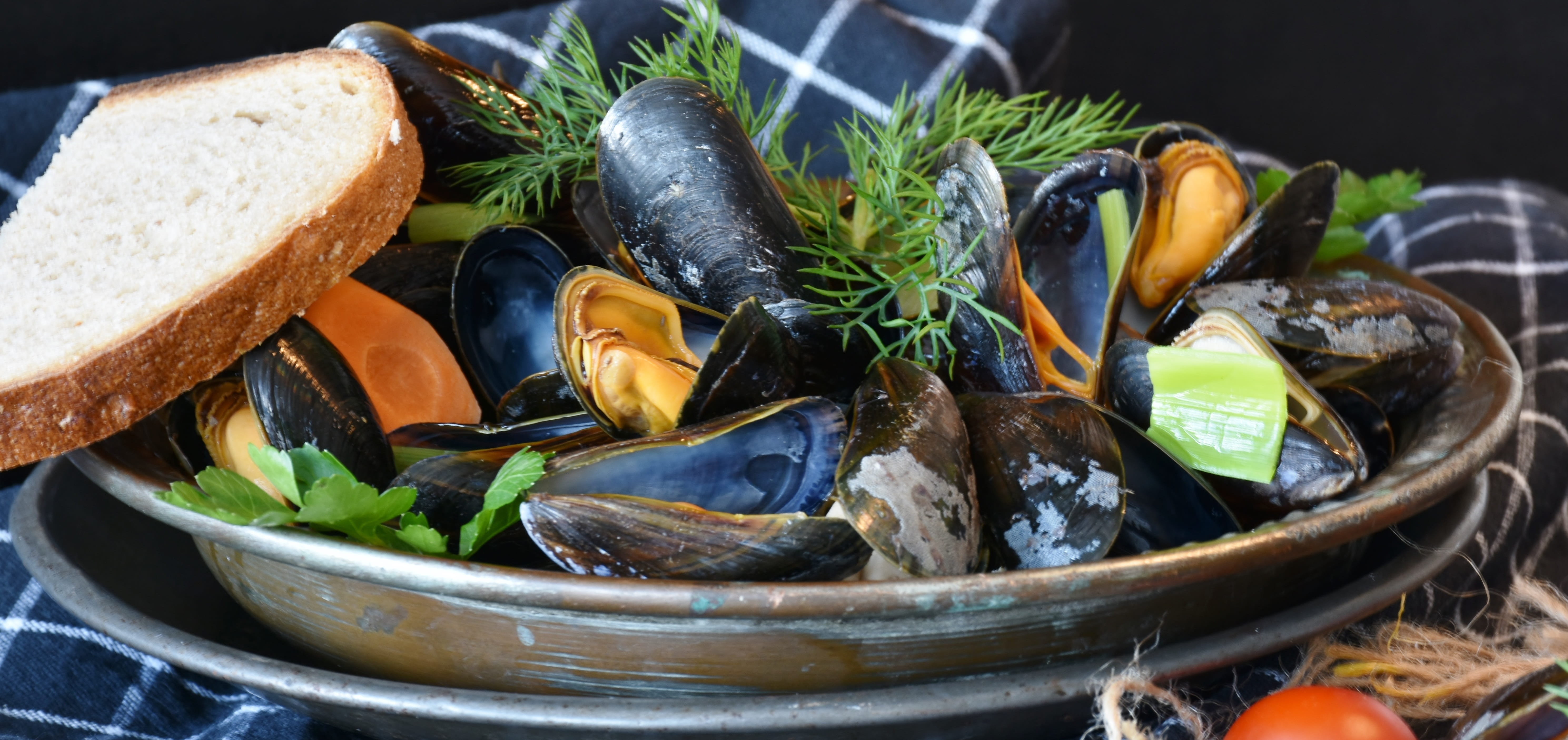 tasteful, vegetable, food, herb, lunch, fresh, shellfish, indoors, vegetables, large group of objects, slimy, gourmet, feed, no people, eat, seafood, plate, HD Wallpaper