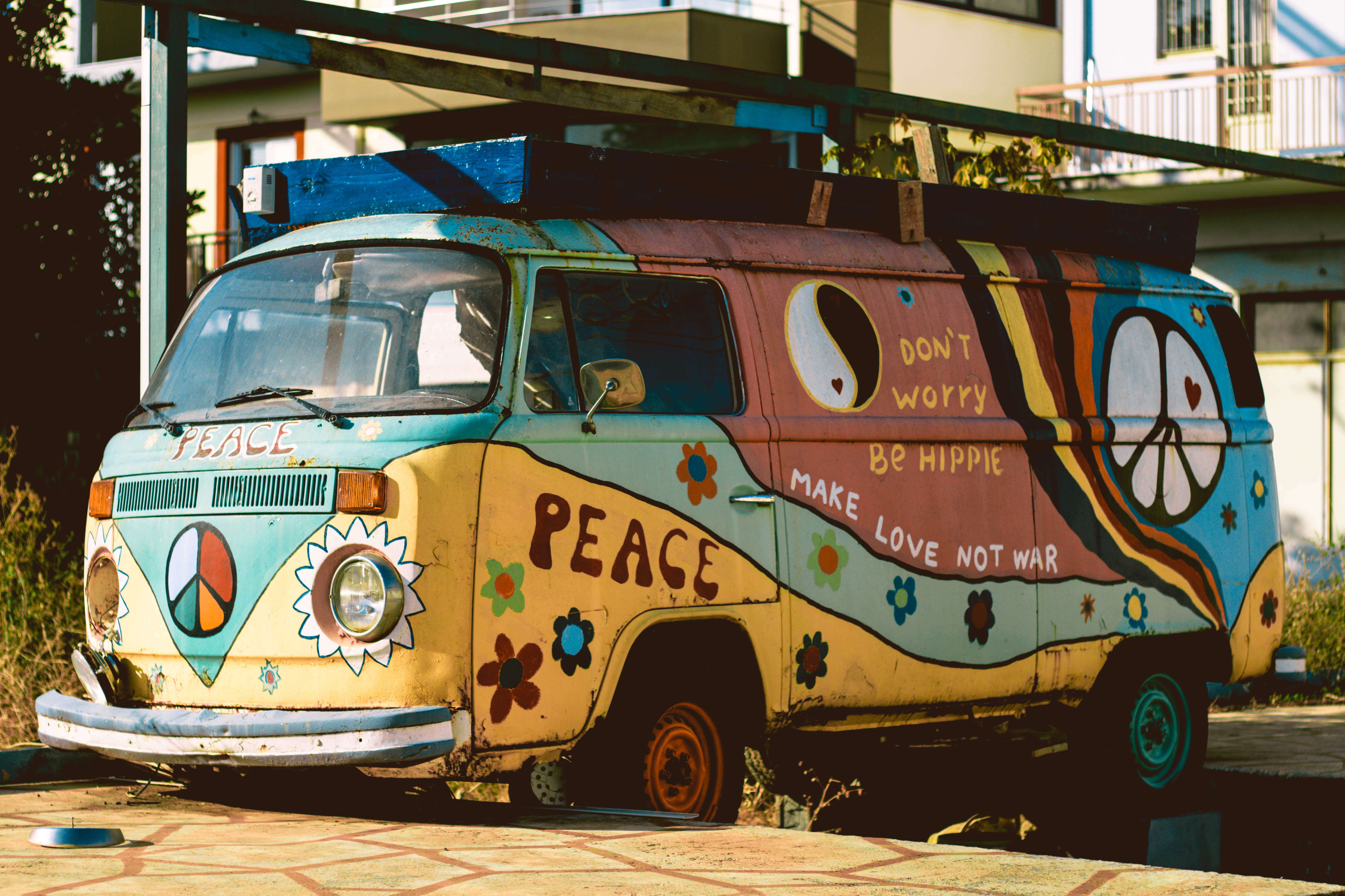 transportation, no people, road, communication, volkswagen, art, bus, hippie, outdoors, sunlight, school bus, van, camper, themed, day, architecture, text, HD Wallpaper