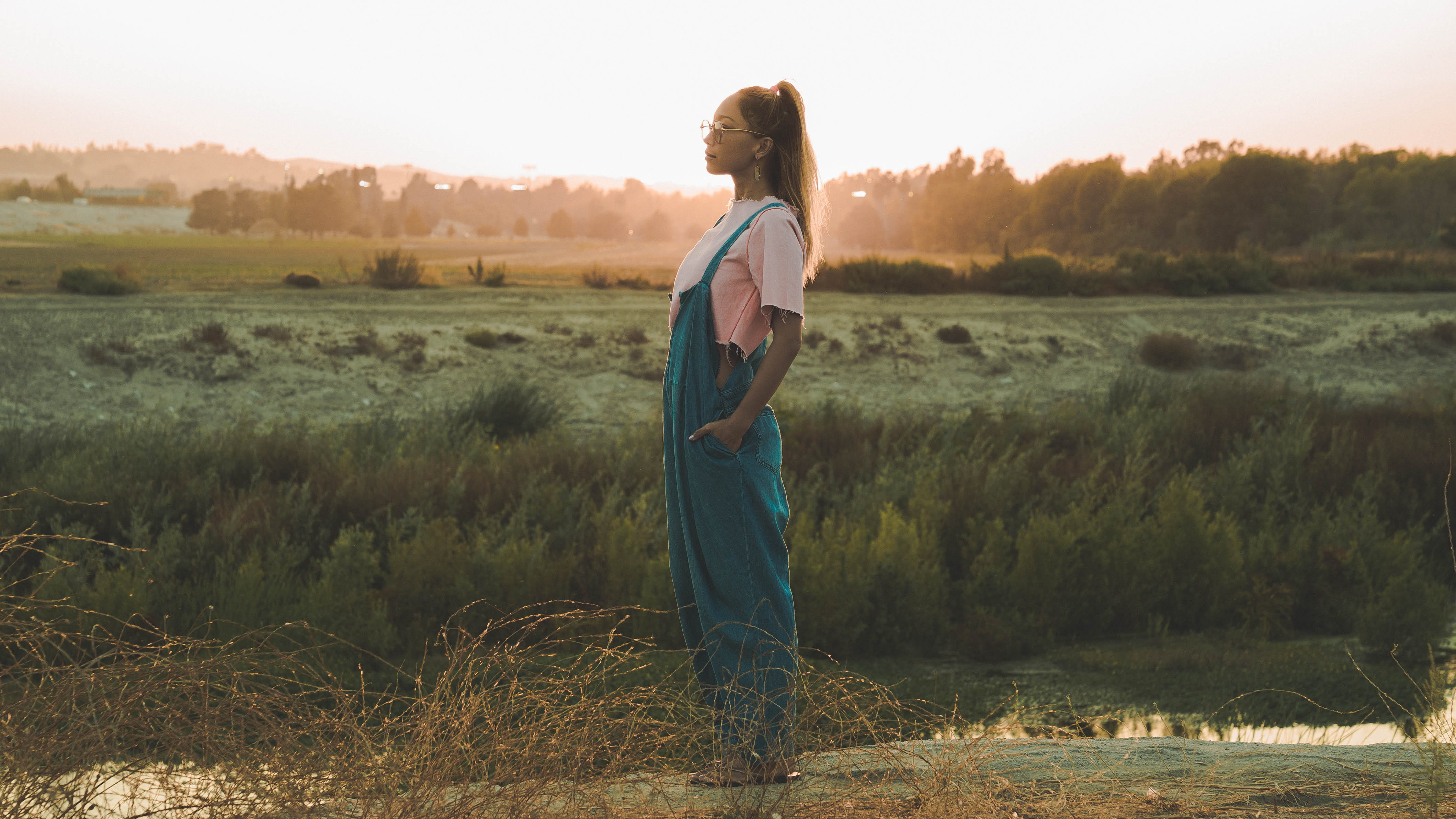 one person, hair, green, beauty in nature, hairstyle, grass, field, glasses, adult, woman, dungarees, losangele, plant, tranquility, looking at view, overall, HD Wallpaper