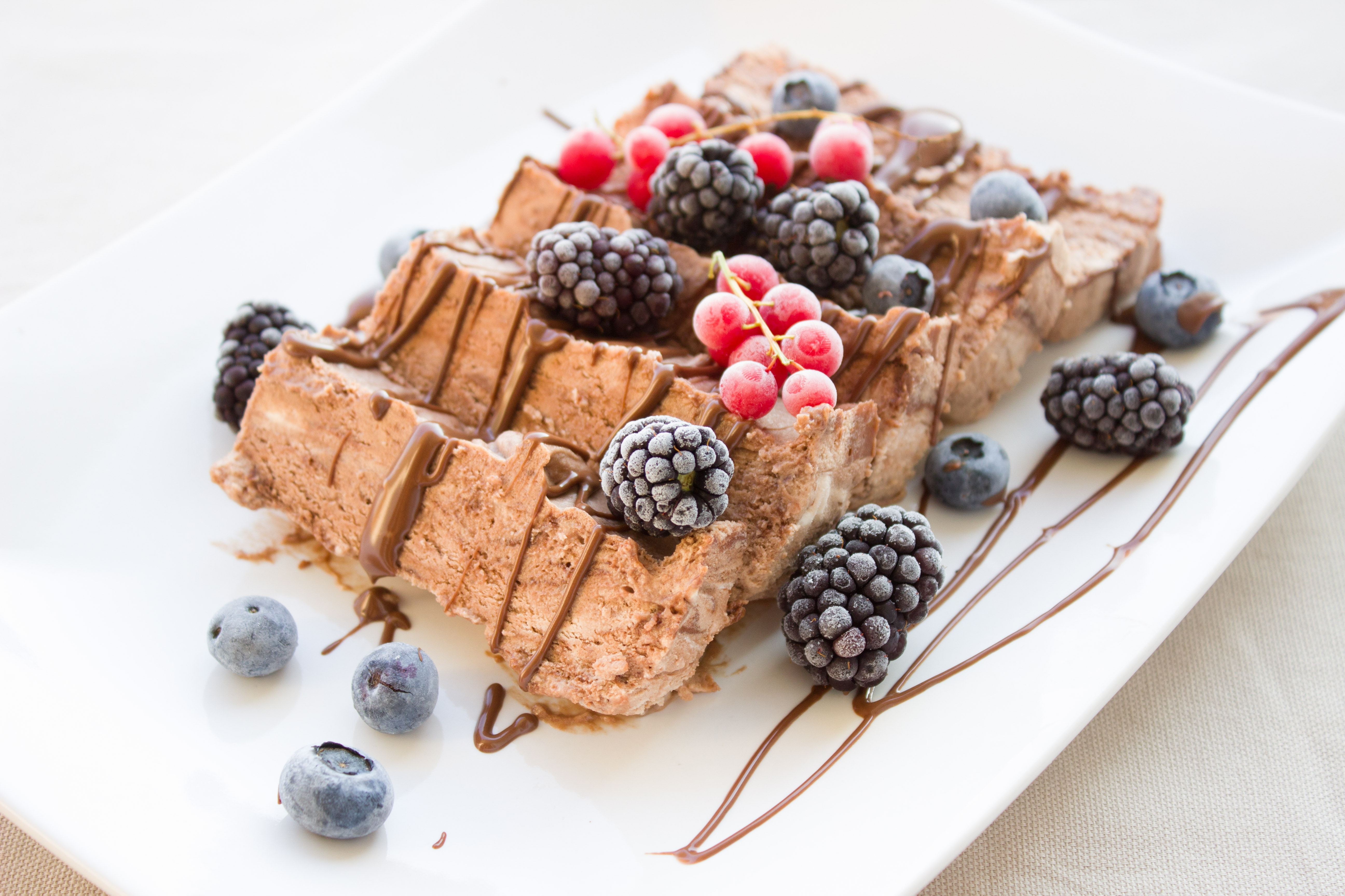 plate, temptation, chocolate, blueberries, freshness, berry fruit, indulgence, cake, sweet food, table, food and drink, depth of field, close-up, ready-to-eat, HD Wallpaper