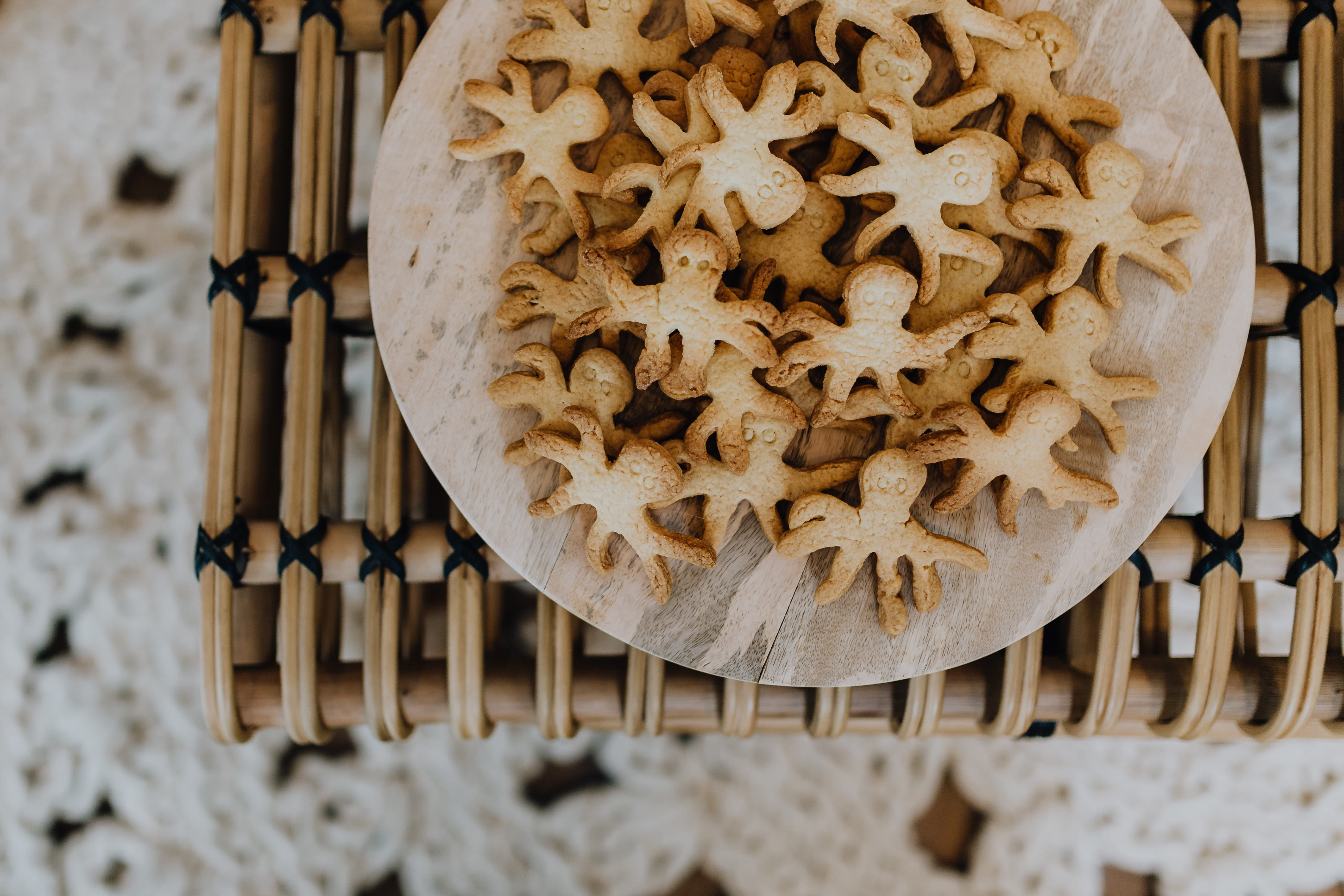 candy, kitchen utensil, bakkery, shape, craft, wood - material, sweet, delicious, large group of objects, freshness, still life, gingerbread, animal, octopus, HD Wallpaper