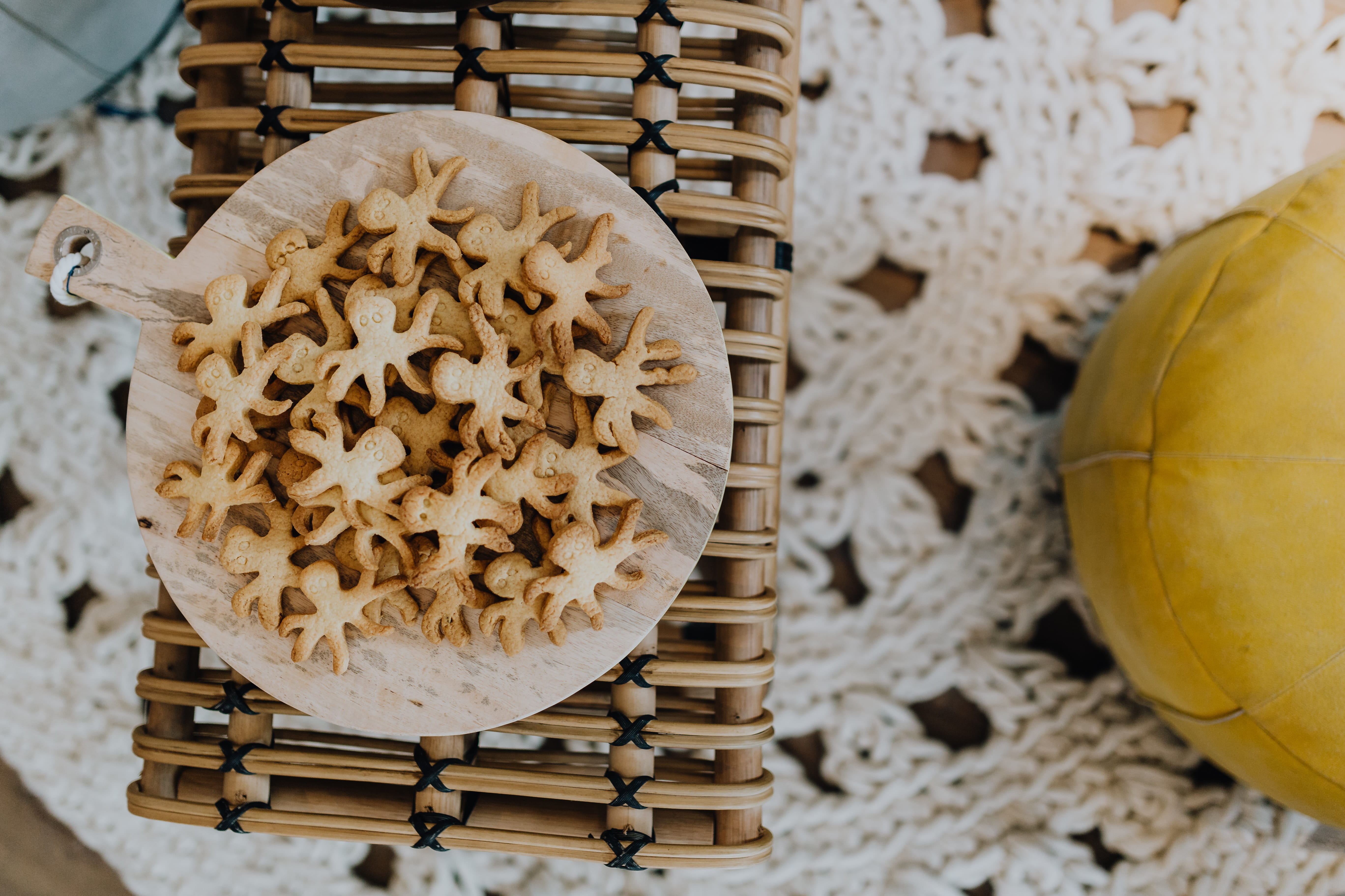 animal, craft, wood - material, cookies, candy, container, basket, indoors, high angle view, large group of objects, bakkery, table, pattern, still life, HD Wallpaper