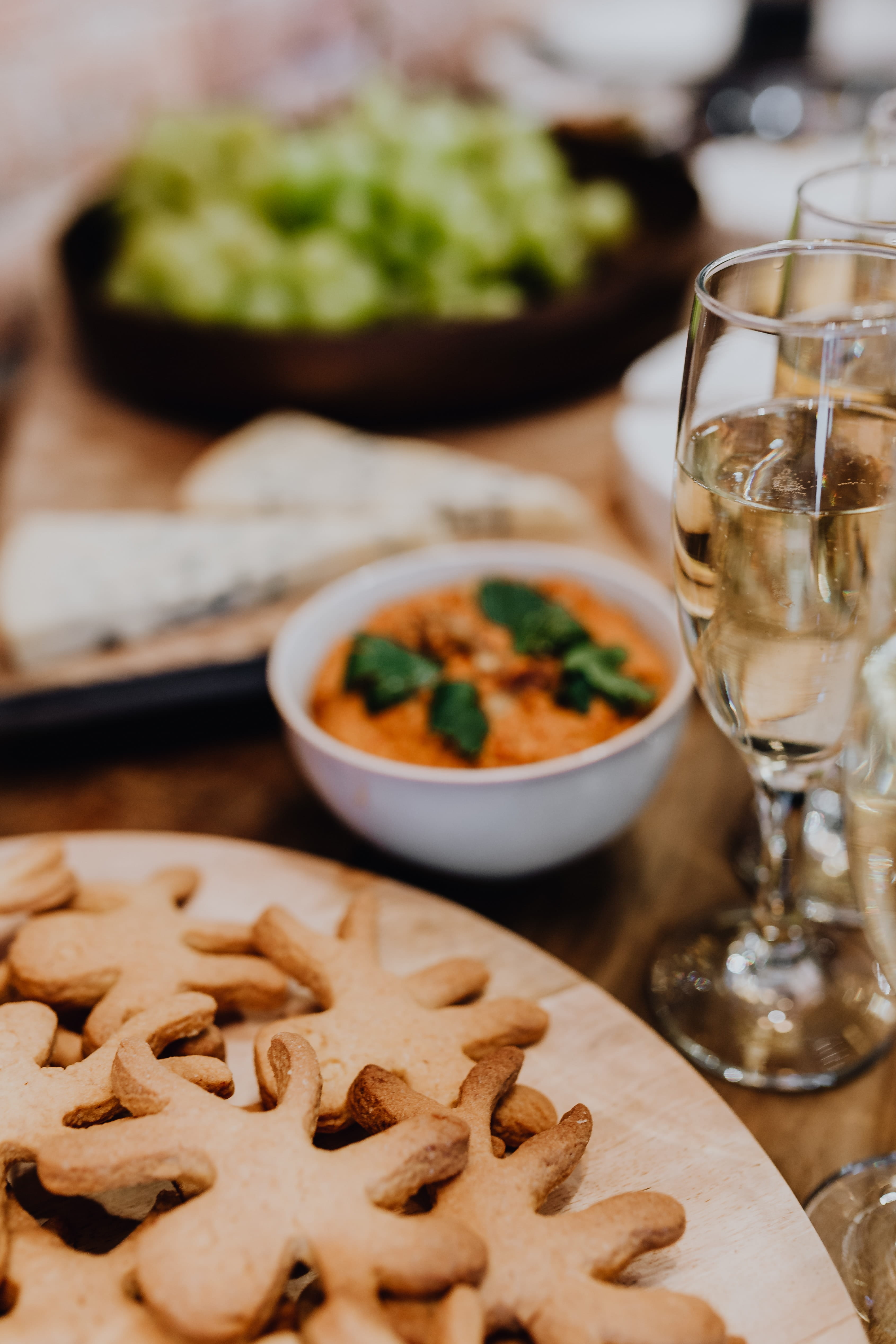 still life, freshness, delicious, 4K, close-up, animal, octopus, glass, dinner, temptation, food and drink, bakkery, gingerbread, candy, selective focus, Phone HD Wallpaper