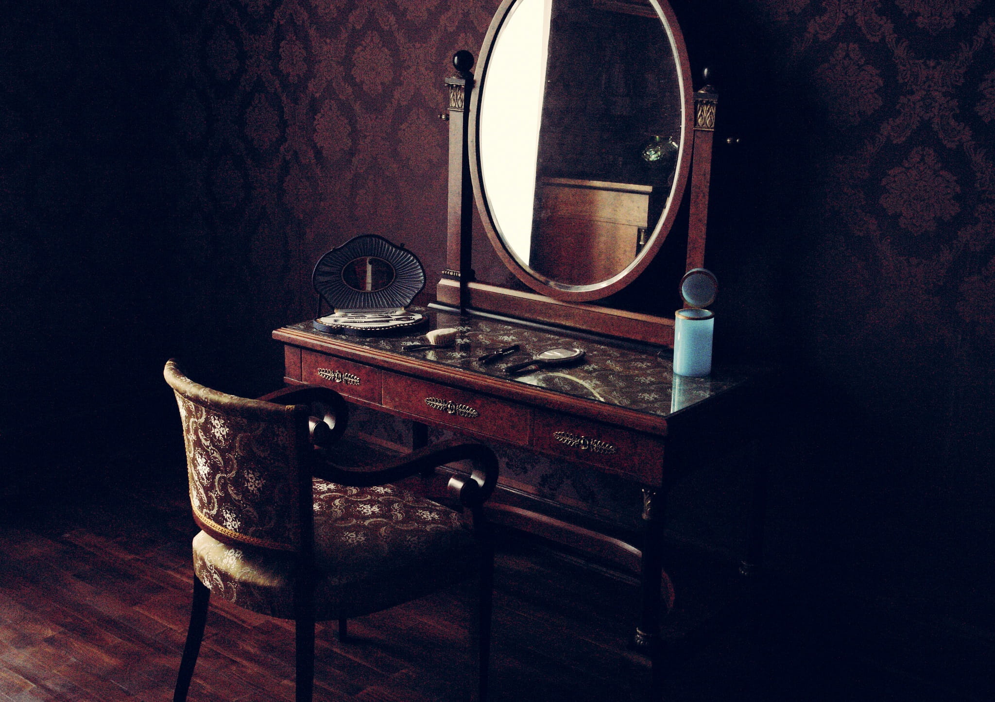 furniture, elegant, victorian, chair, mirror, the past, 1080P, technology, domestic room, table, brown, history, antique, classic, gramophone, vintage, HD Wallpaper