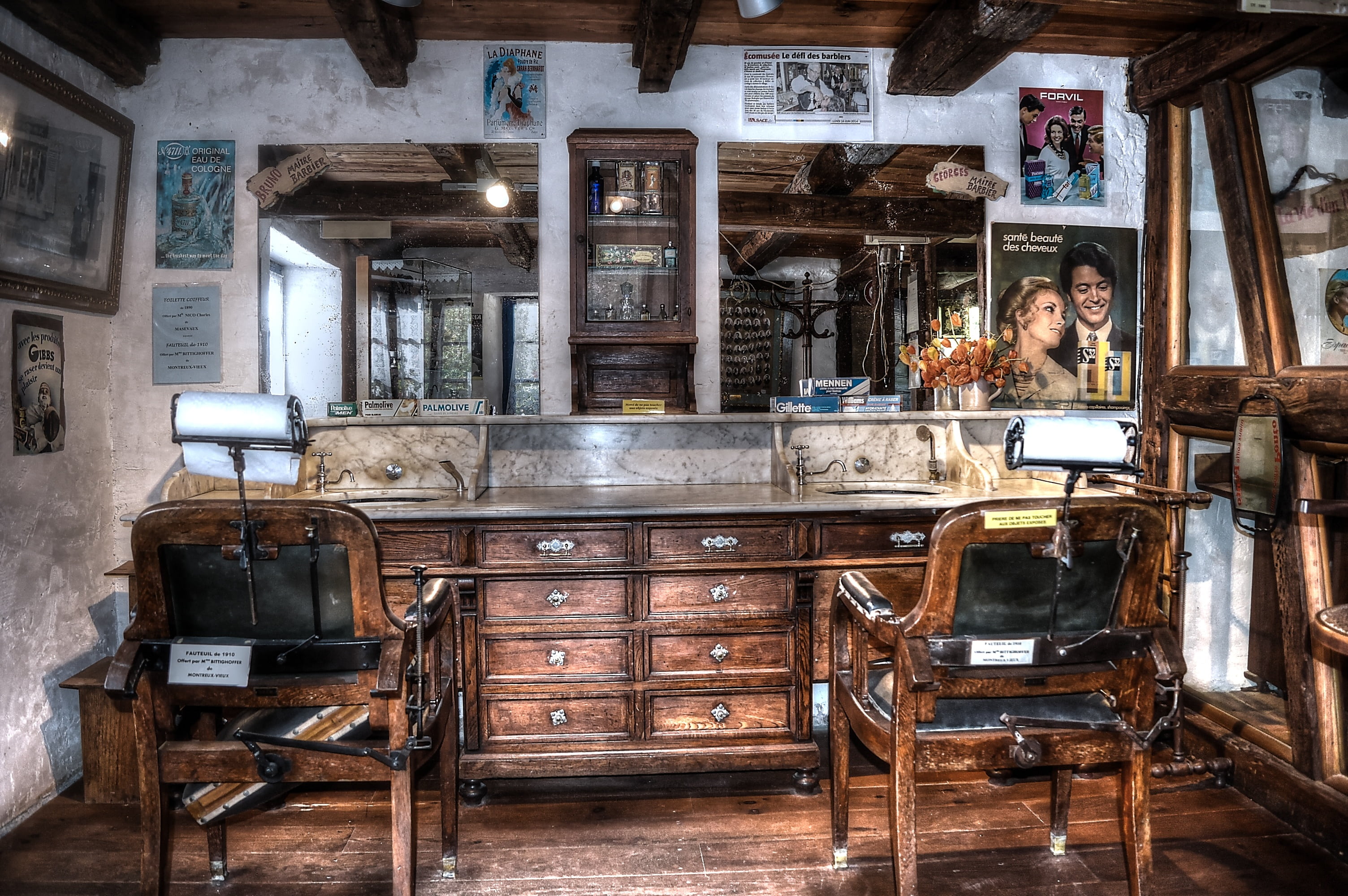 bar - drink establishment, interior, 2K, small business, young adult, sitting, window, bar counter, architecture, lifestyles, full length, built structure, HD Wallpaper