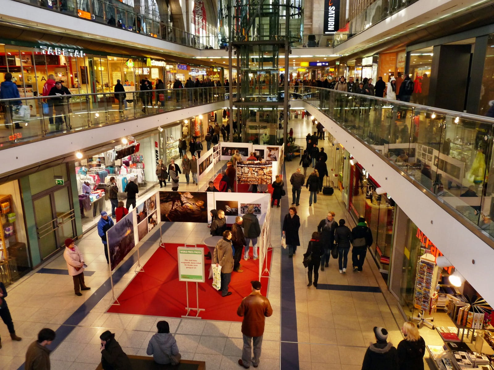 group of people, architecture, shopping, large group of people, walking, crowd, 720P, retail, shopping mall, lifestyles, men, persons, buying, daytime, HD Wallpaper