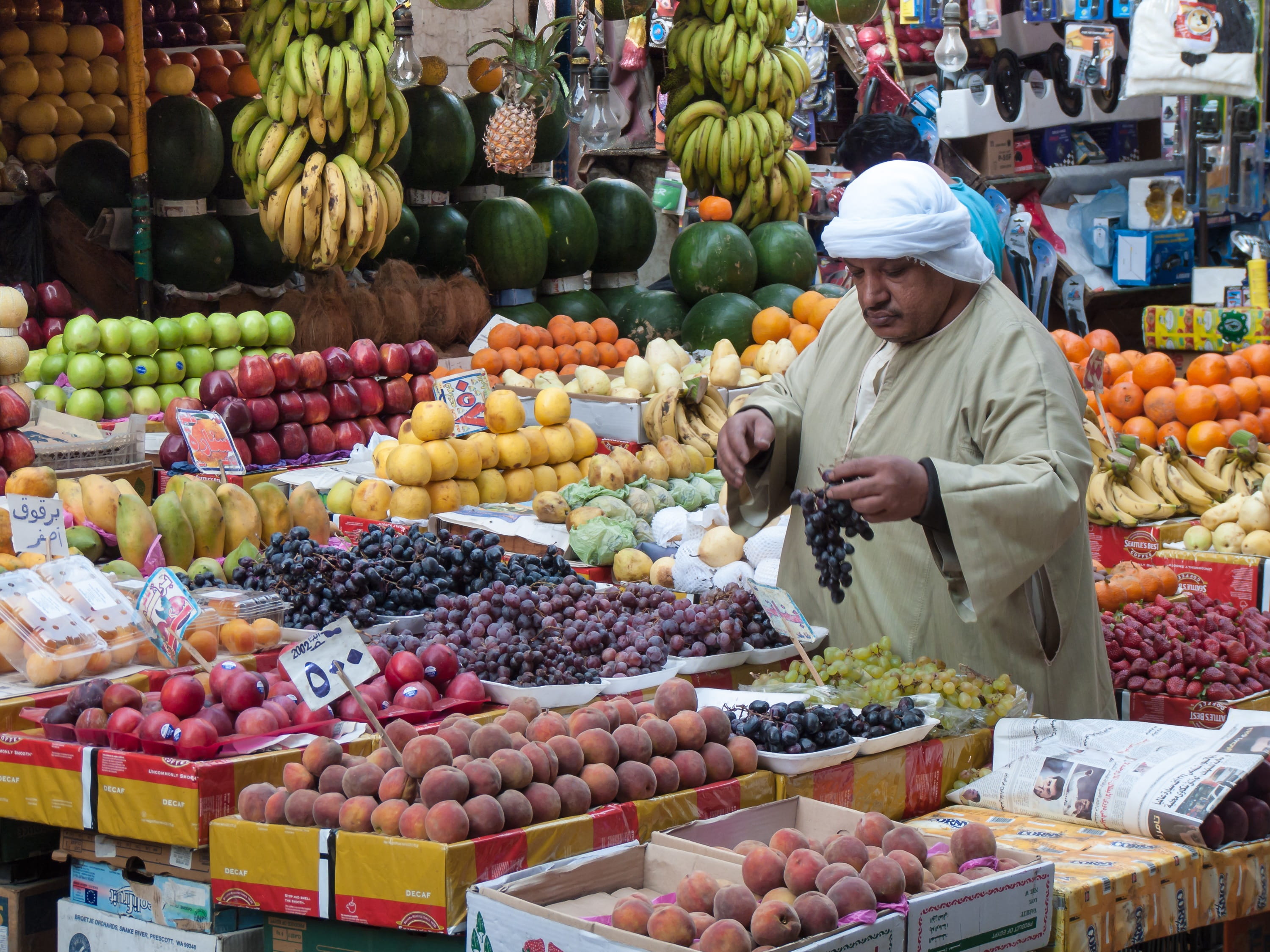 Turban, wellbeing, orange, small business, retail display, real people, food, market, variation, Fruit, freshness, selling, market vendor, fruits plants, HD Wallpaper