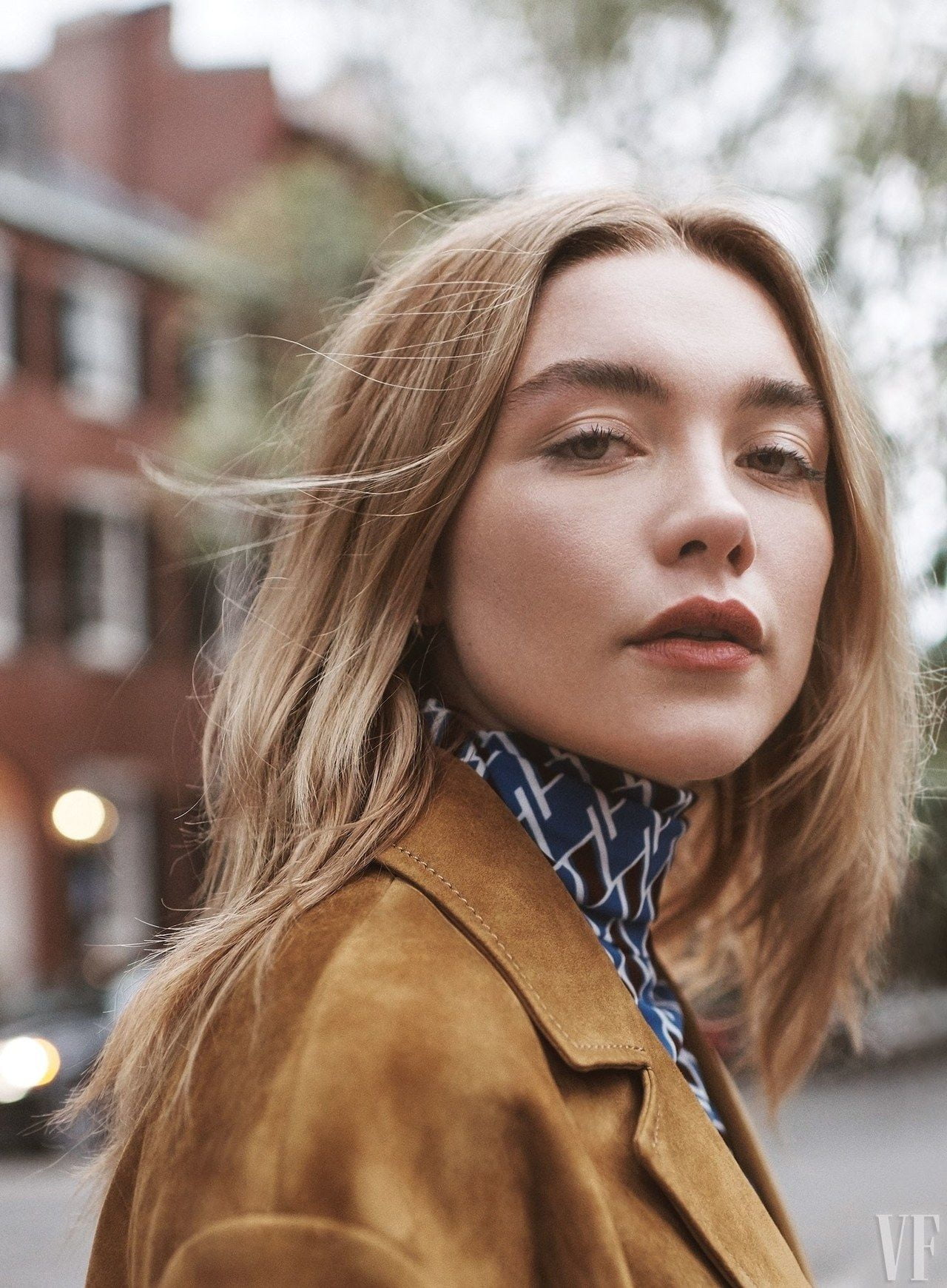 face, depth of field, 720P, street, women, lipstick, actress, Florence Pugh, green eyes, long hair, Phone HD Wallpaper
