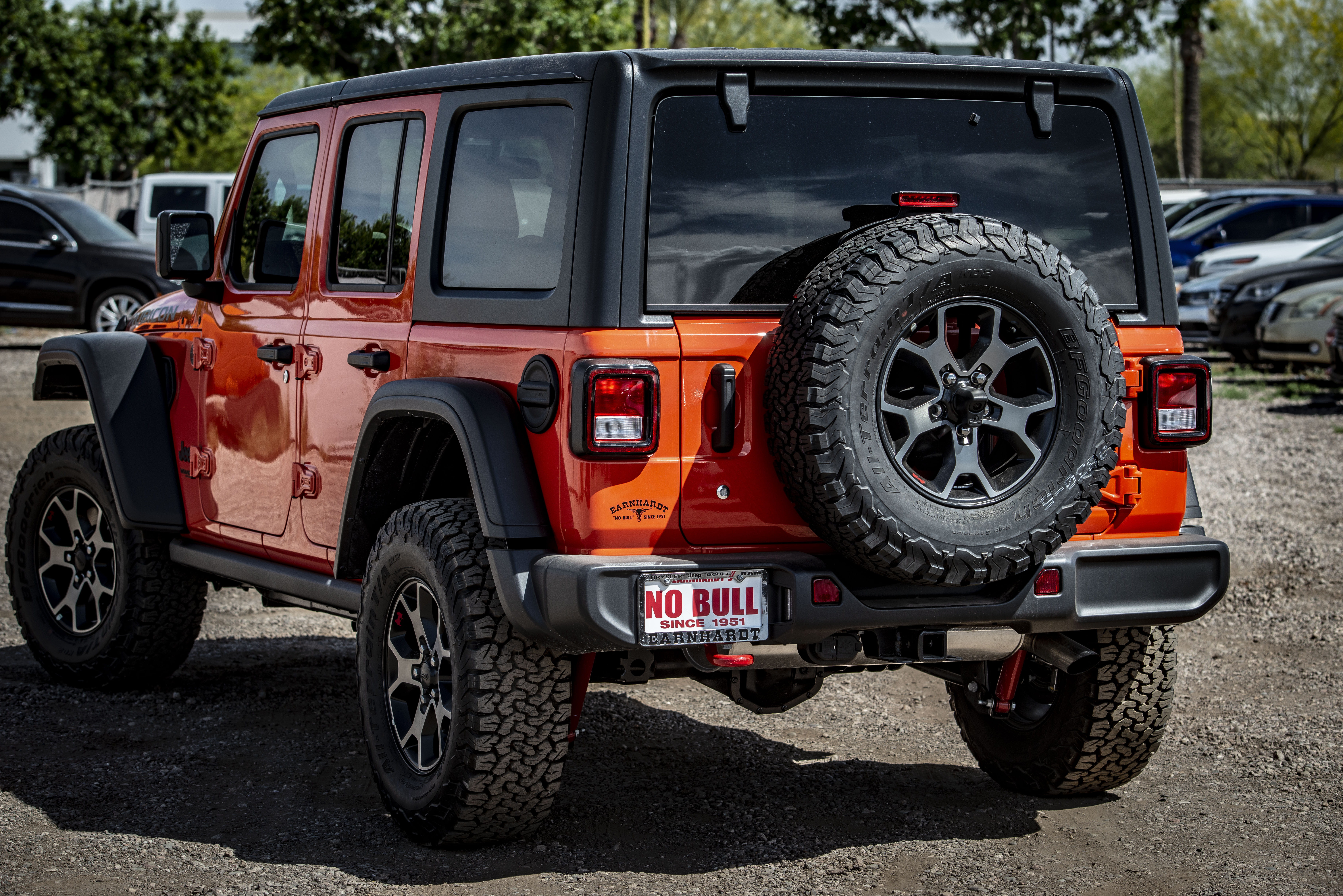 tire, photo, no people, off road, off-road vehicle, road, back, vehicle, city, transportation, land vehicle, motor vehicle, pick-up truck, wheel, metal, HD Wallpaper