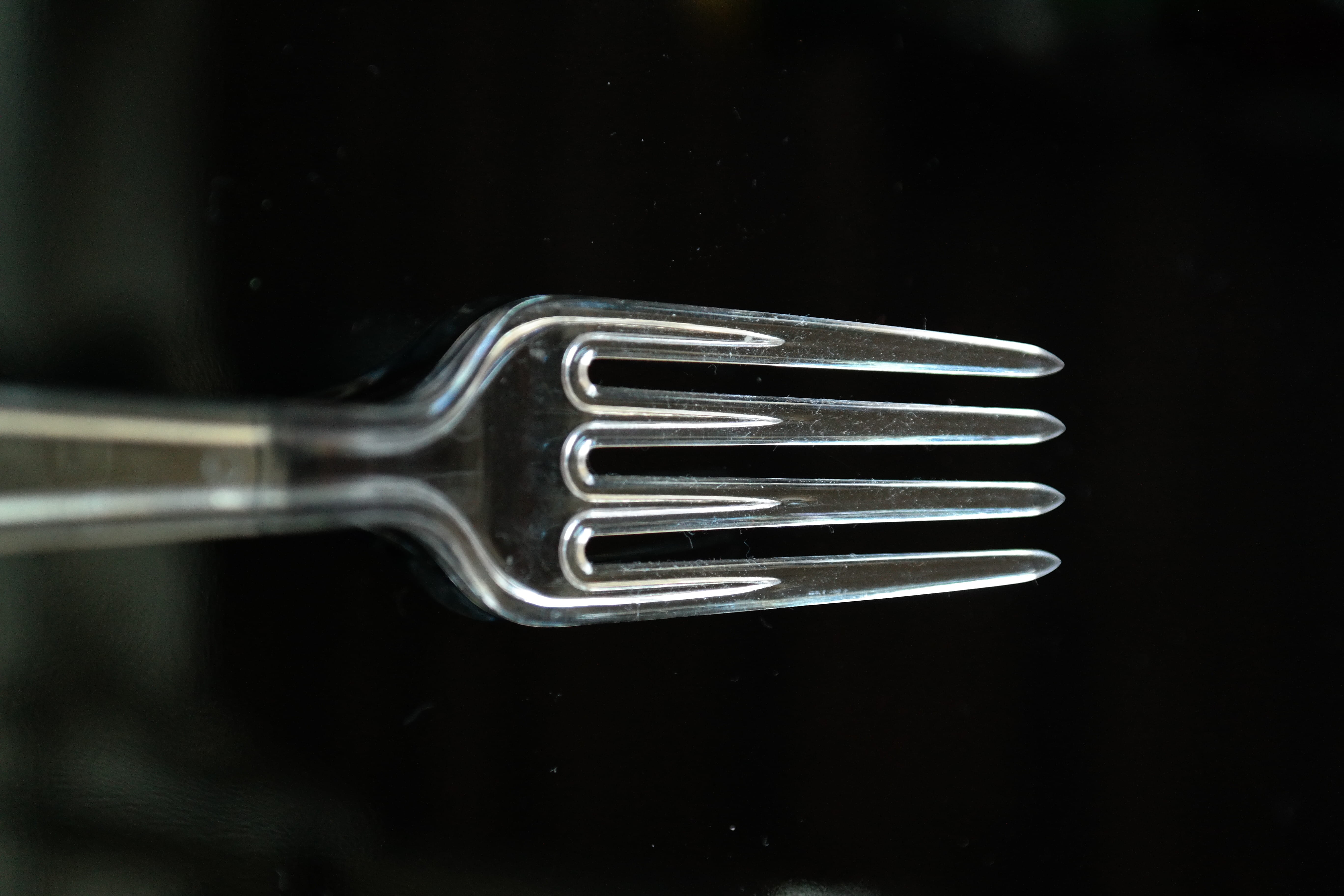 copy space, kitchen Utensil, silverware, clip, still life, restaurant, Plastic Cutlery, close-up, connection, power supply, selective focus, plastic fork, HD Wallpaper