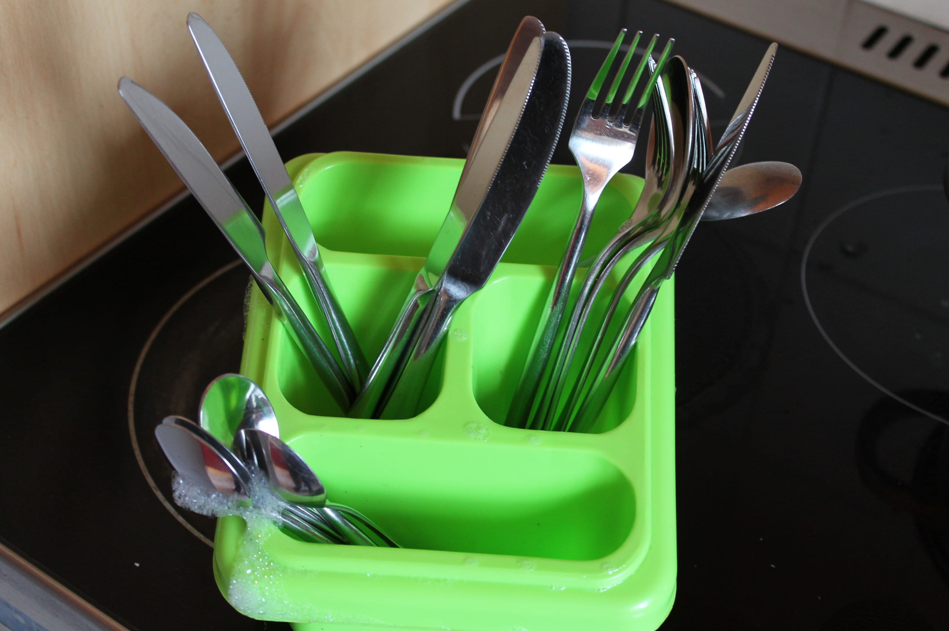 crockery, household equipment, abundance, cooking, equipment, stainless Steel, 2K, knife, green color, Basket, no People, spoon, close-up, cutlery basket, HD Wallpaper