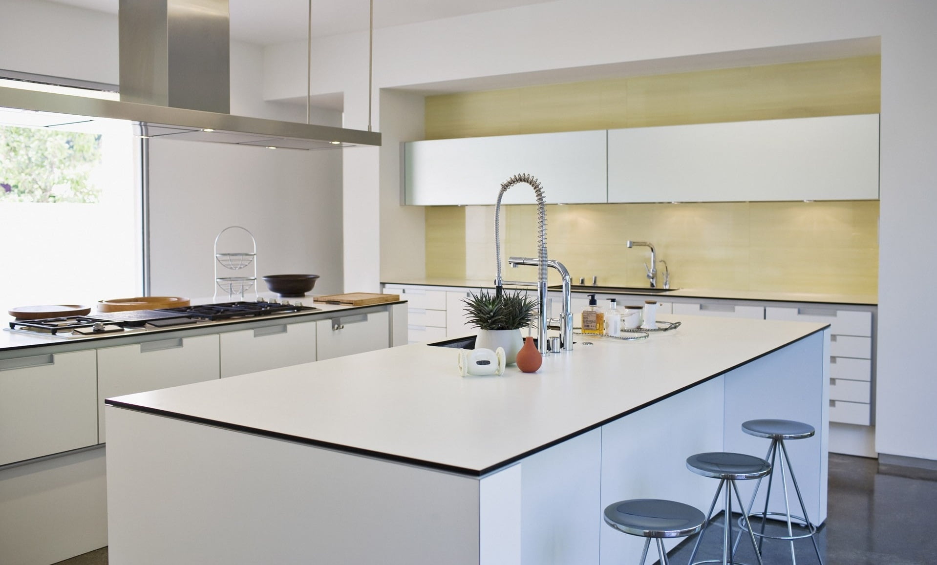 home showcase interior, flooring, light - Natural Phenomenon, modern, chair, apartment, lifestyles, design, silver, space, table, wide, architecture And Buildings, HD Wallpaper