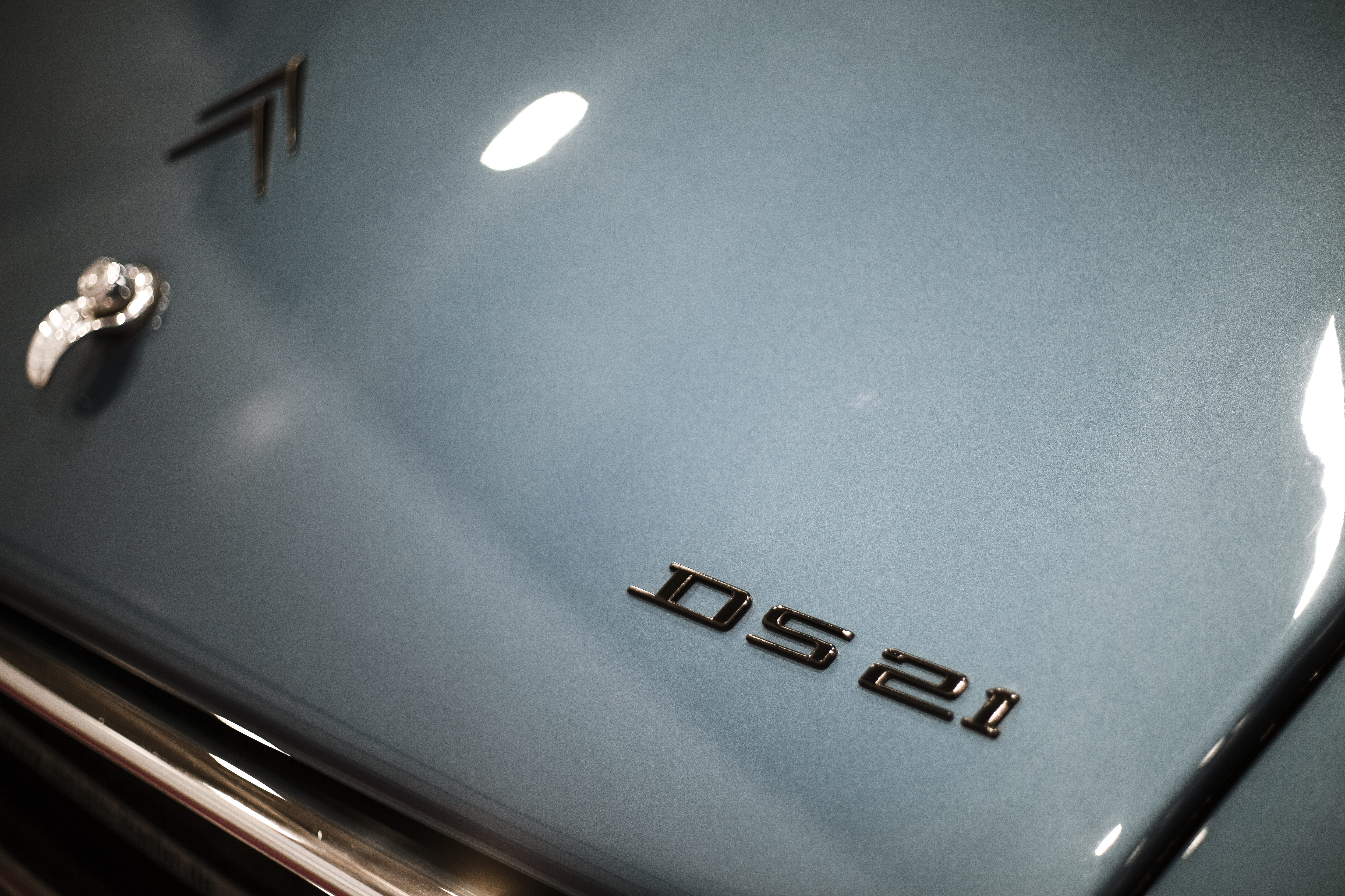 text, tire, car, table, no people, close-up, interieur, trademark, radiator, vehicle interior, rarity, ds, motor, emblem, 5K, luxury, one of a kind, wheel, HD Wallpaper