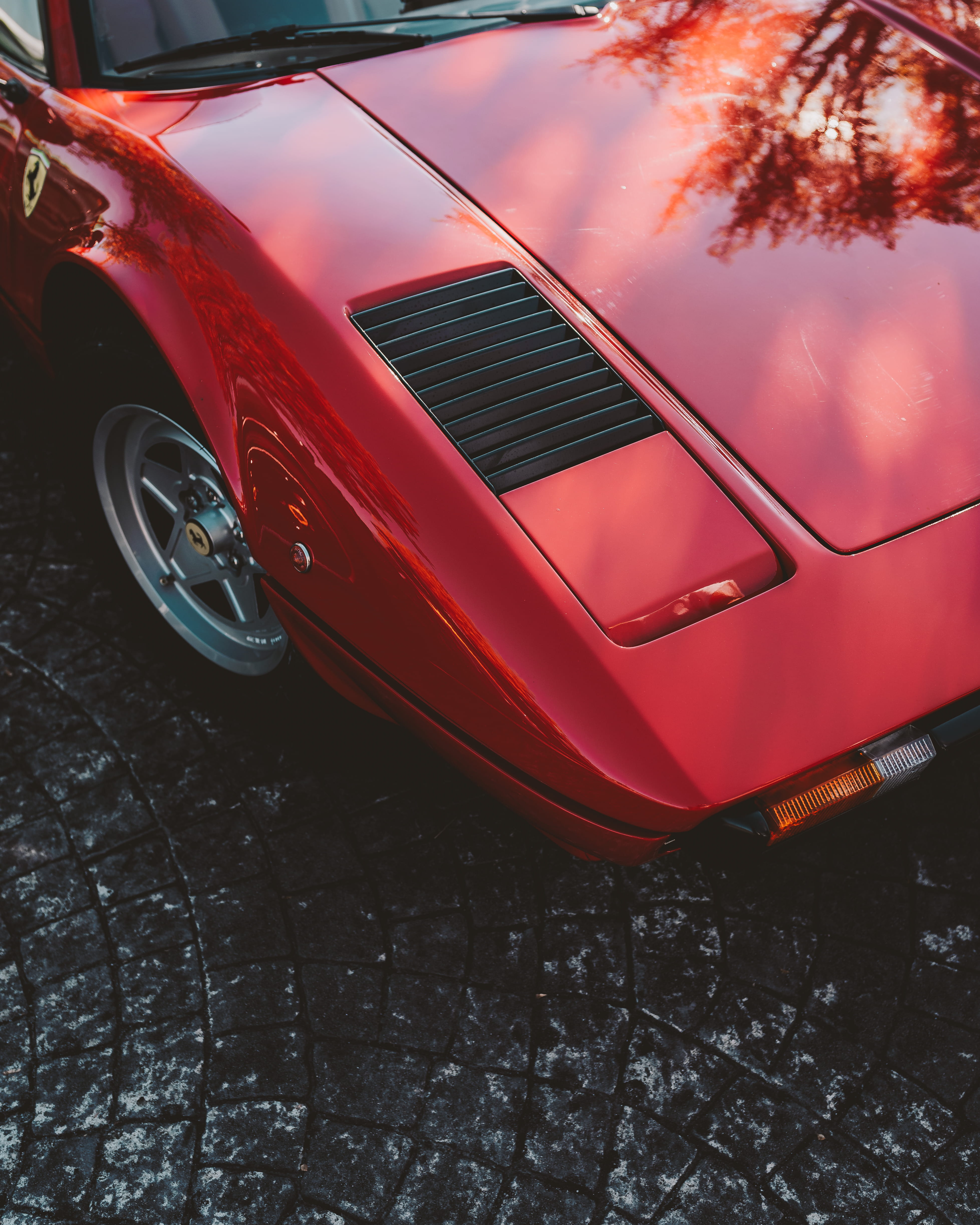 alloy wheel, logo, retro styled, wealth, 4K, outdoors, sport, travel, mode of transportation, car mirror, sports car, stationary, machine, transportation, Phone HD Wallpaper