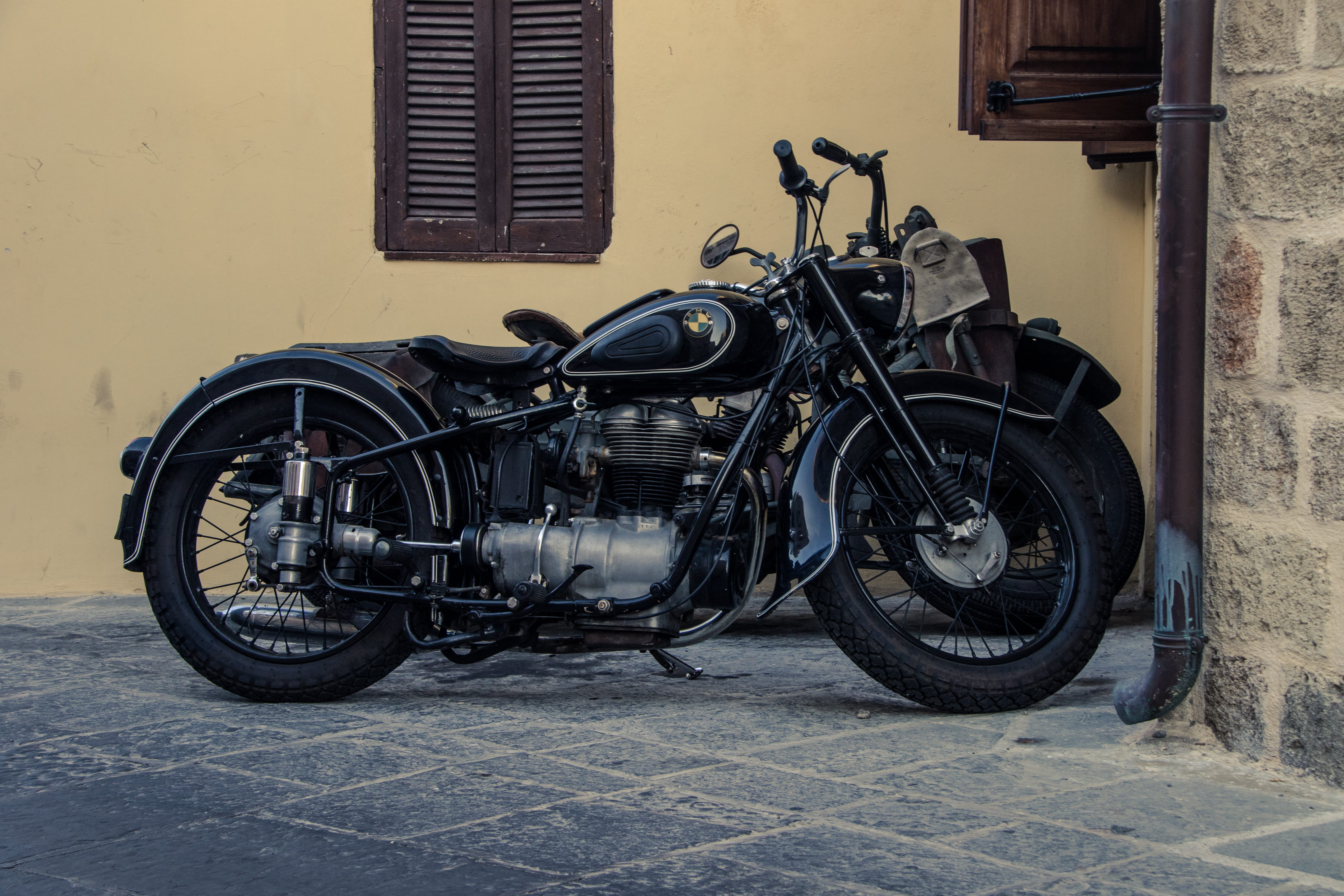wall - building feature, shutter, scooter, day, retro styled, wheel, no people, city, vehicle, built structure, motor scooter, bike, motor, stationary, HD Wallpaper